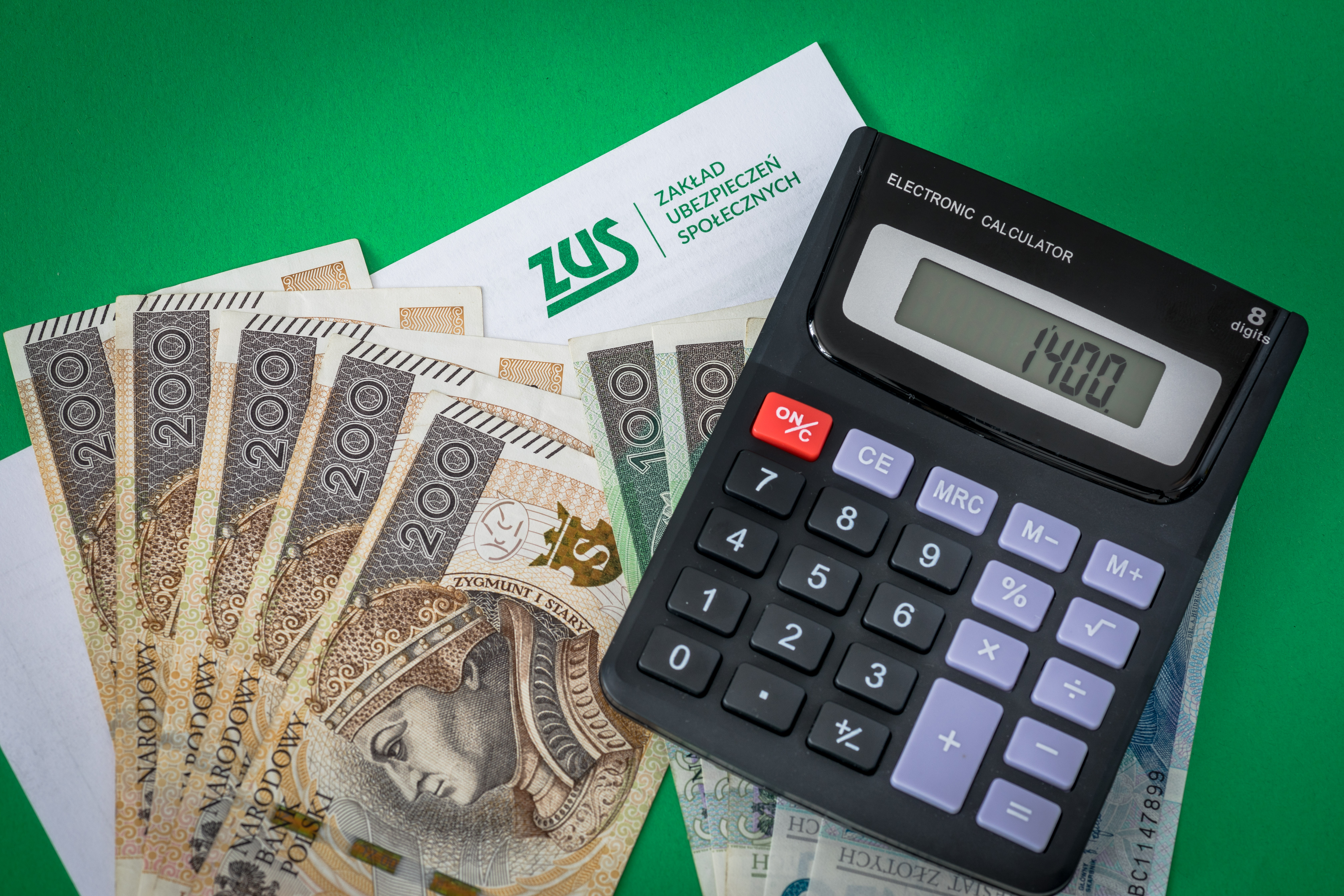 14. emerytura w 2025 r. [brutto - netto]. Nie każdy emeryt i rencista dostanie pełną kwotę a niektórzy ... nic. Kiedy wypłata?