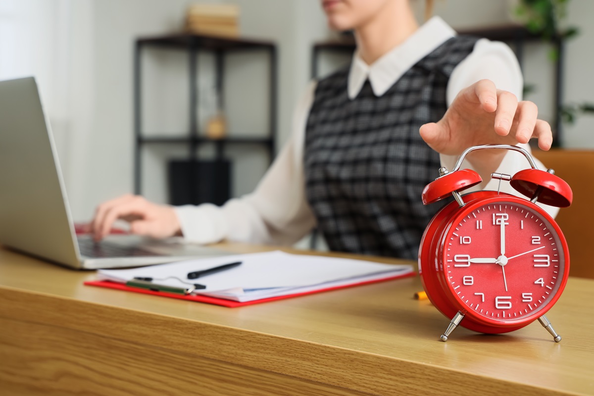 Pilotaż skróconego czasu pracy - nabór wniosków od 14 sierpnia do 15 września. Kto może wziąć udział i co wynika z regulaminu? 50 mln złotych dla pracodawców