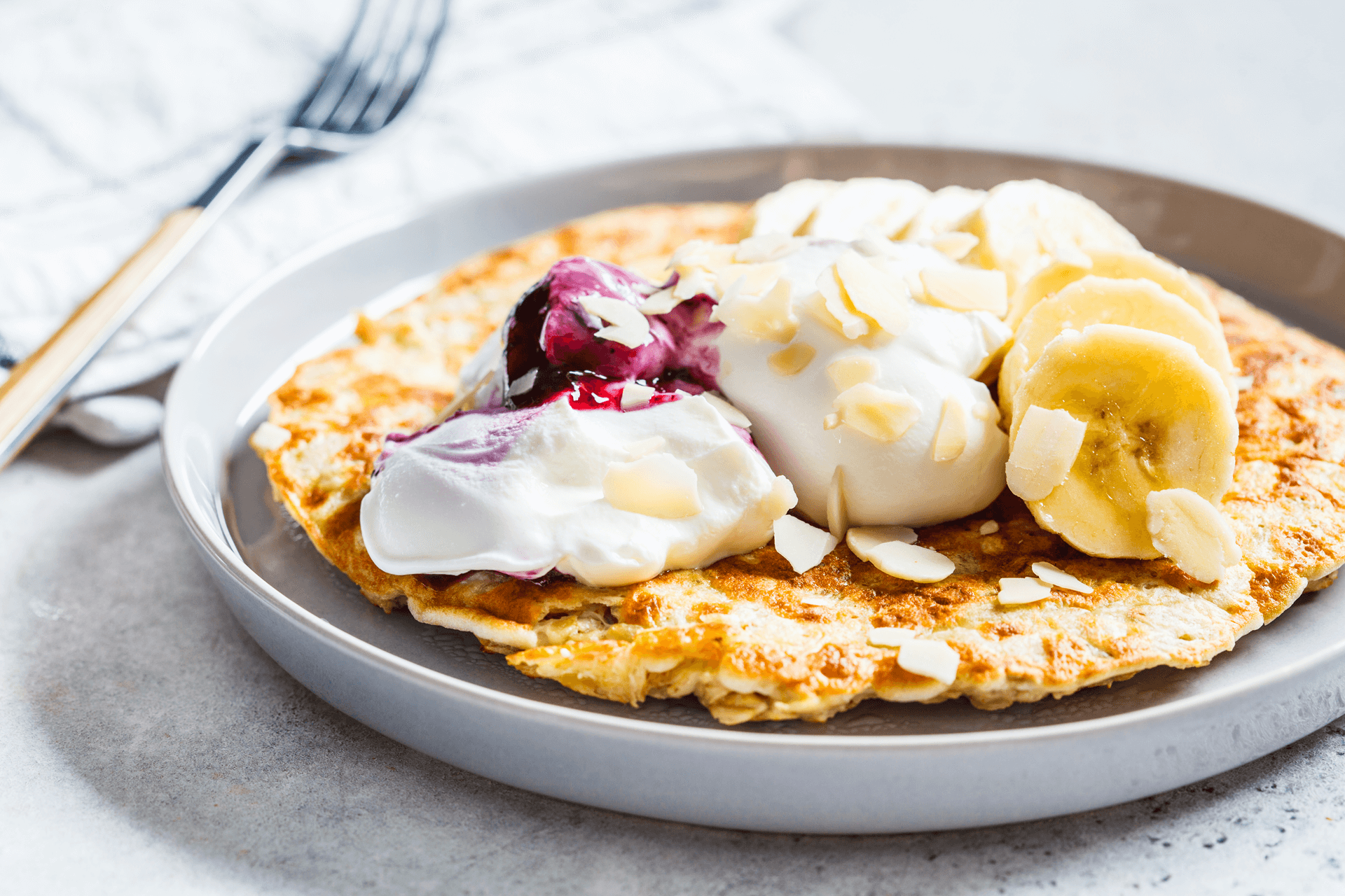 Wysokobiałkowa kolacja – omlet bananowo-owsiany