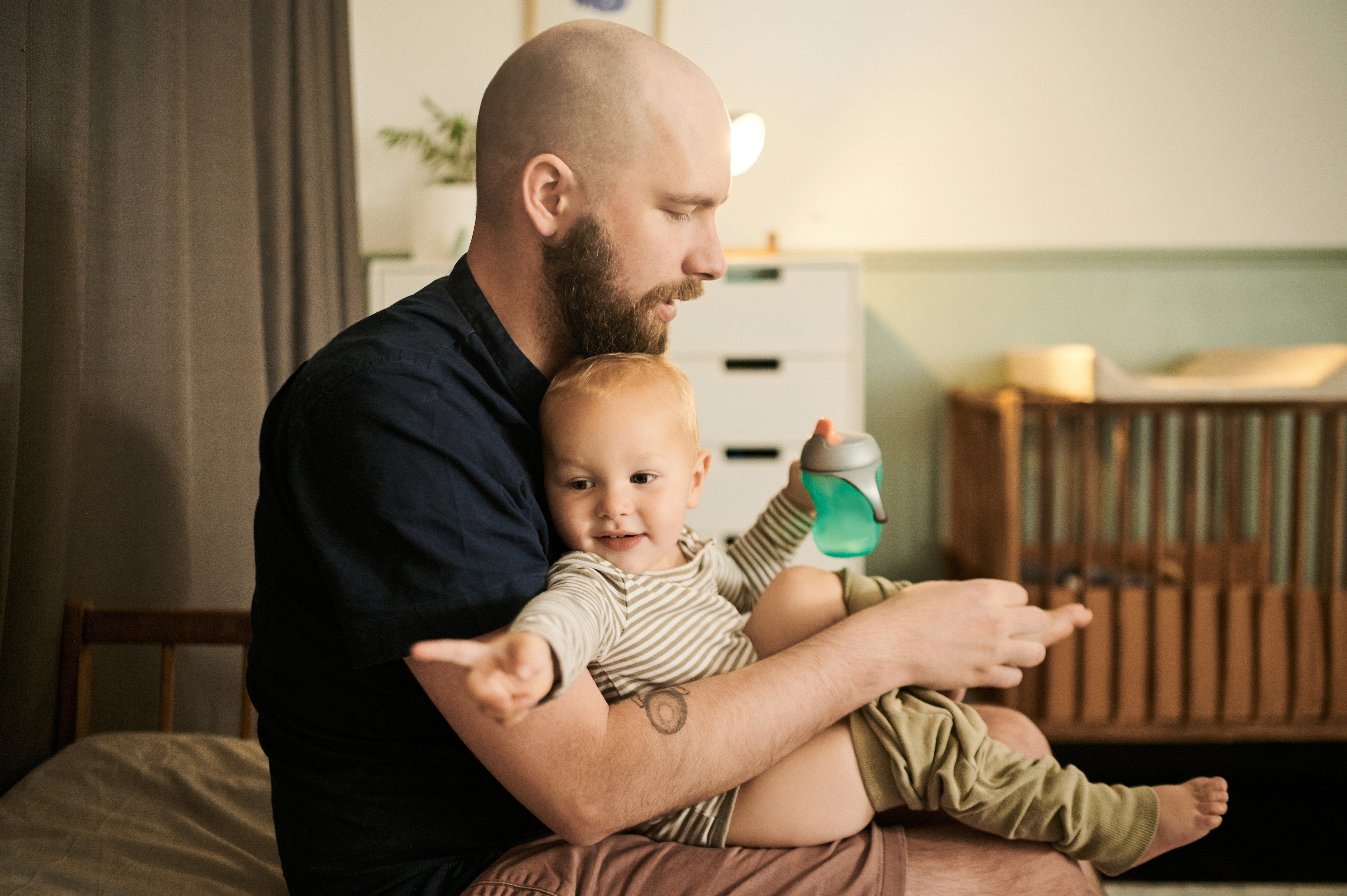 500 zł z ZUS co miesiąc dla rodzica o ile opiekuje się swoim małym dzieckiem w domu. Jak uzyskać?