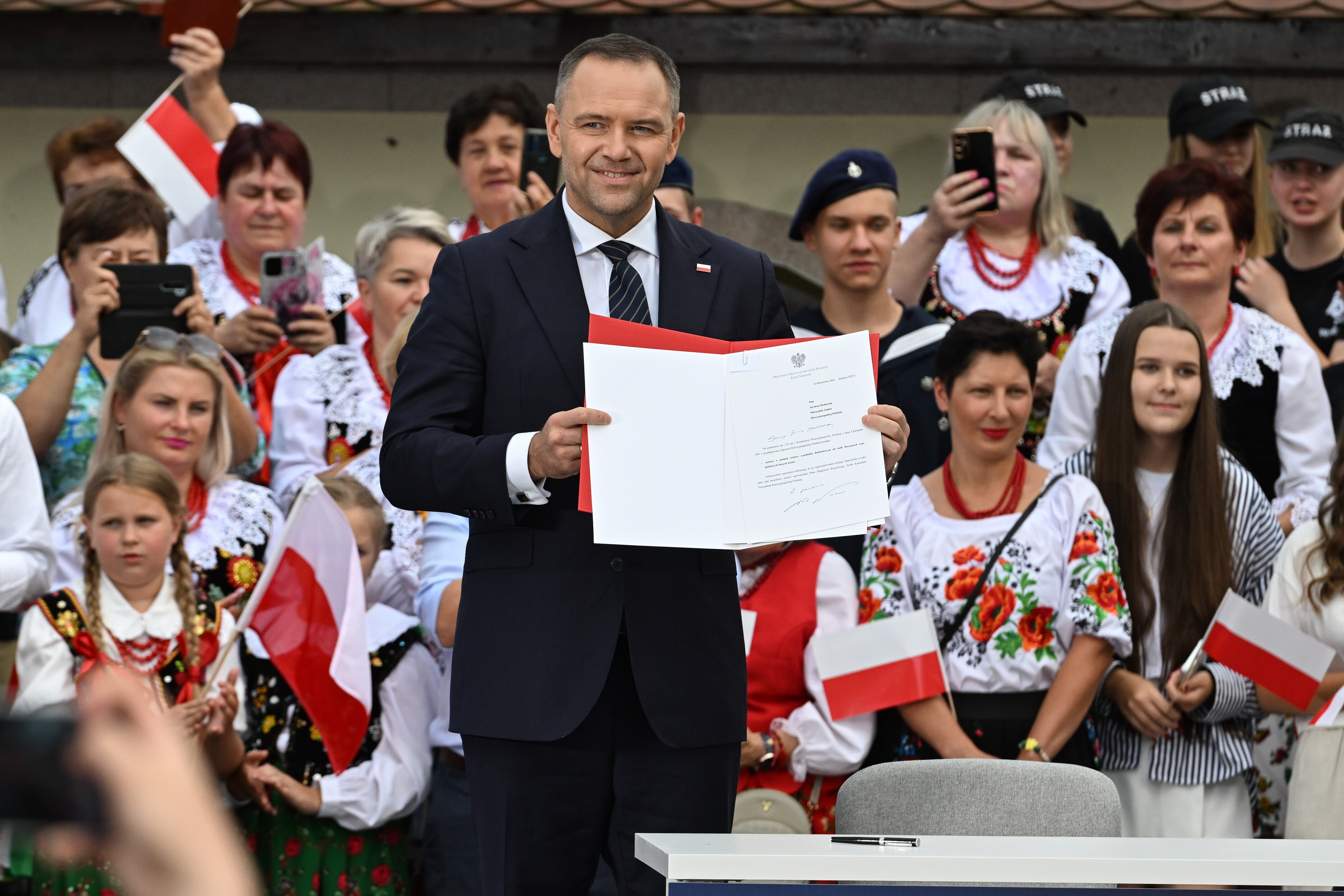 „Ochrona polskiej wsi” – Prezydent Nawrocki podpisuje, wieś komentuje