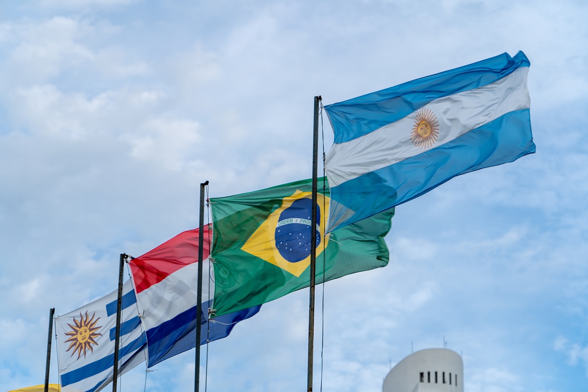 Umowa Mercosur może osłabić rynek UE. O co chodzi? Jeszcze 40 umów handlowych należy przejrzeć