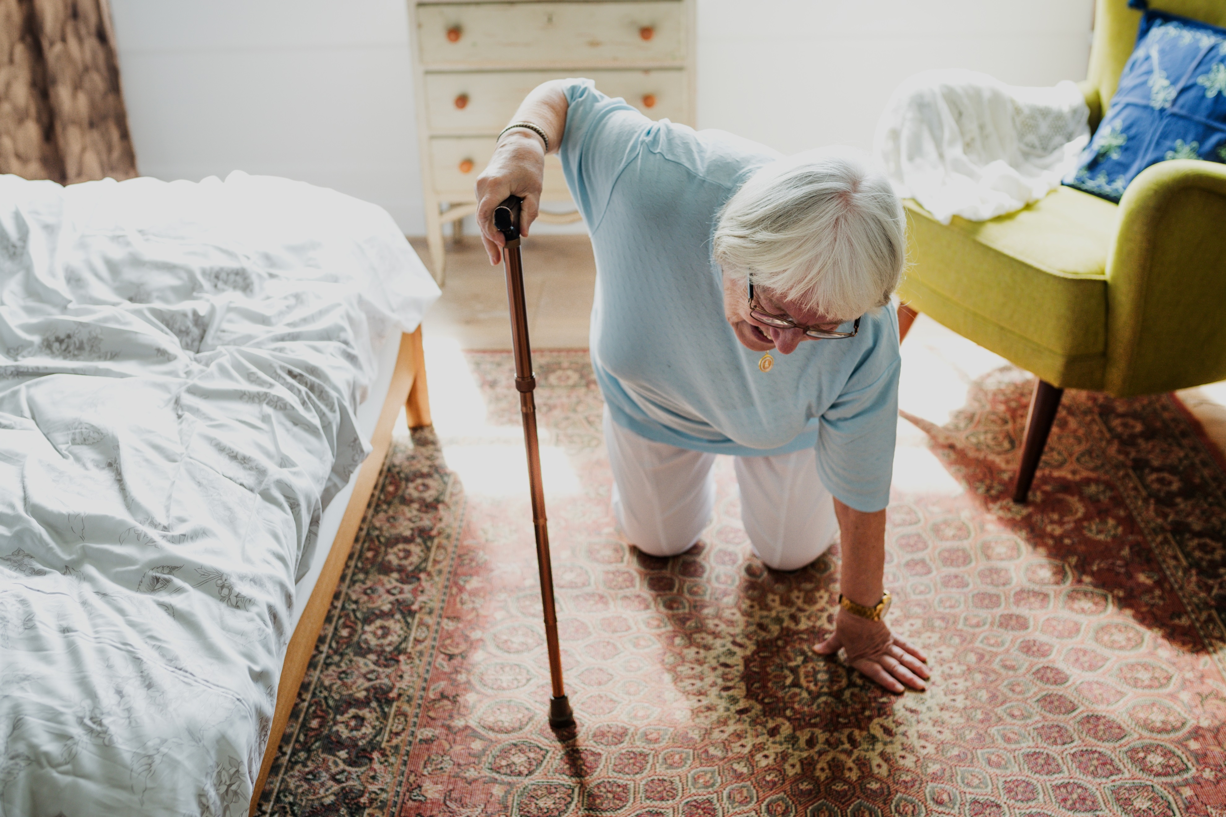 senior upadek kobieta seniorka