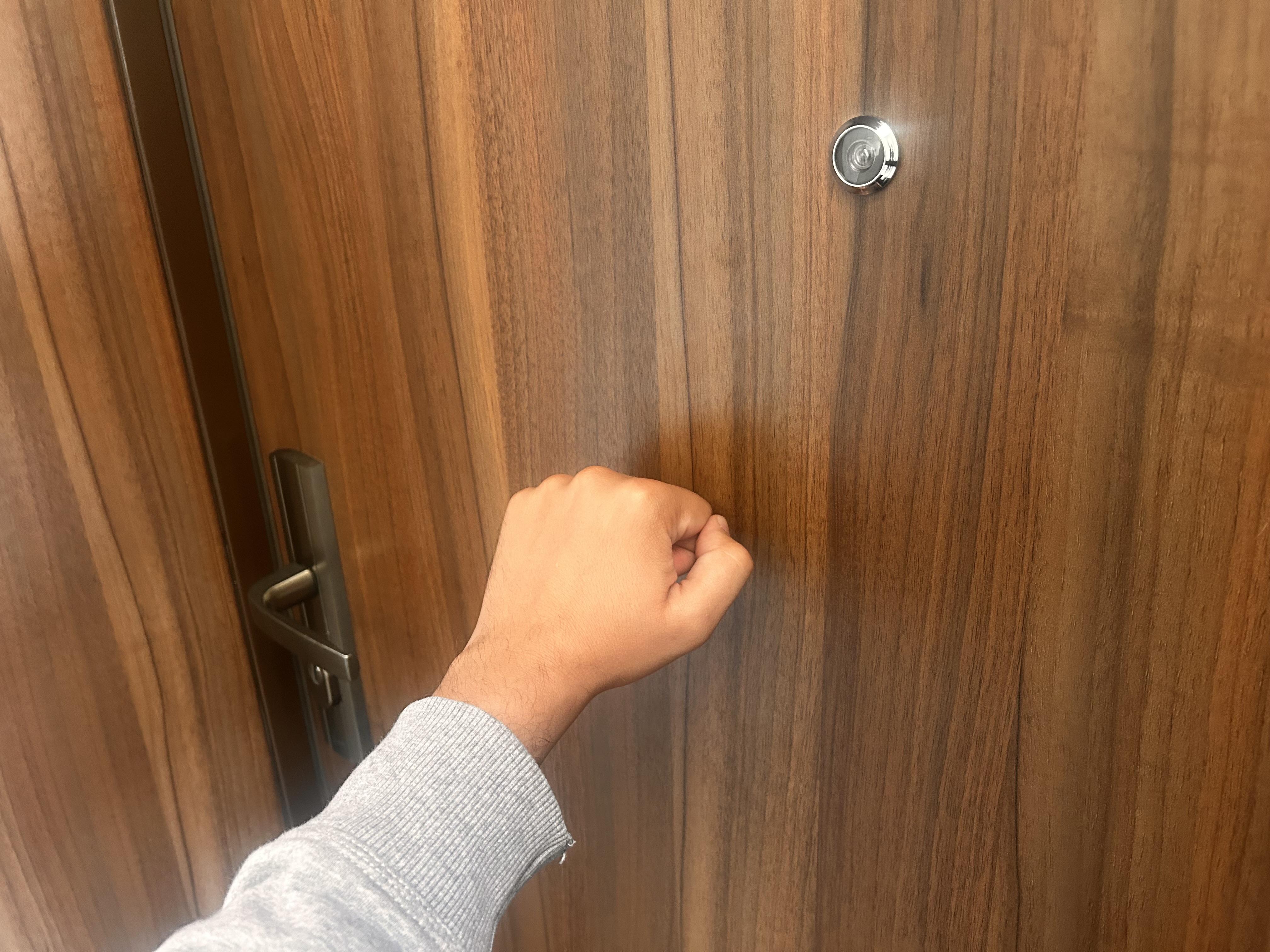 Najemca nie płaci czynszu - właściciel zabiera drzwi do mieszkania. Czy tak można legalnie pozbyć się niechcianego lokatora?