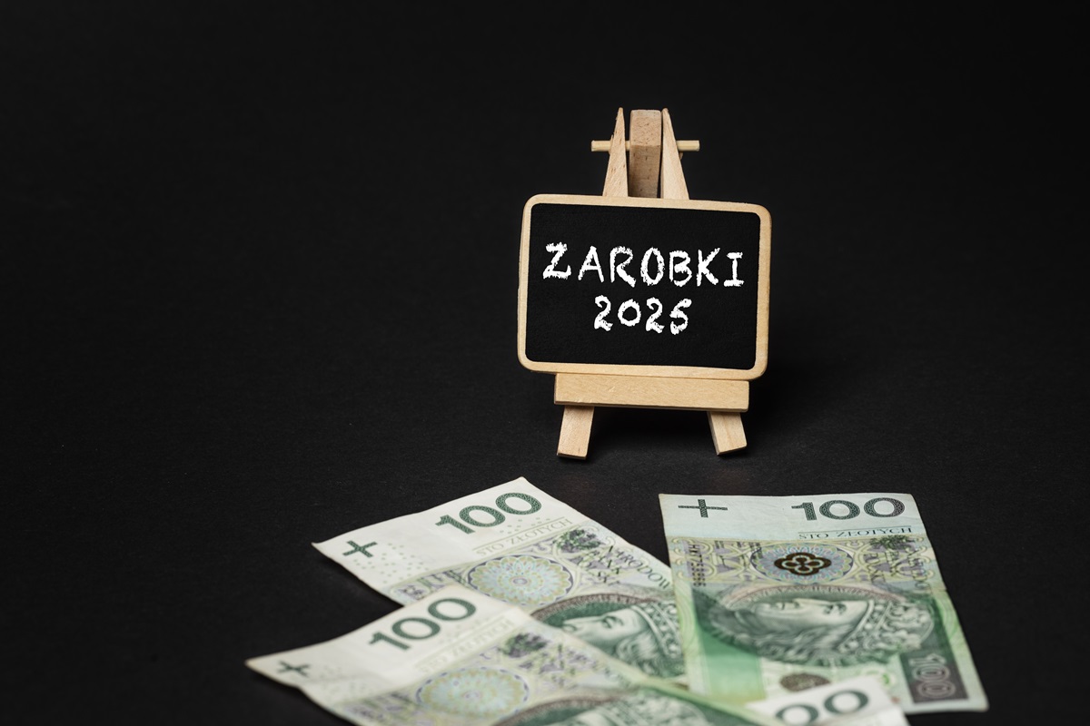 Najnowszy raport płacowy 2025 dla pracodawców i pracowników. Gdzie są najwyższe podwyżki? [ZAROBKI]