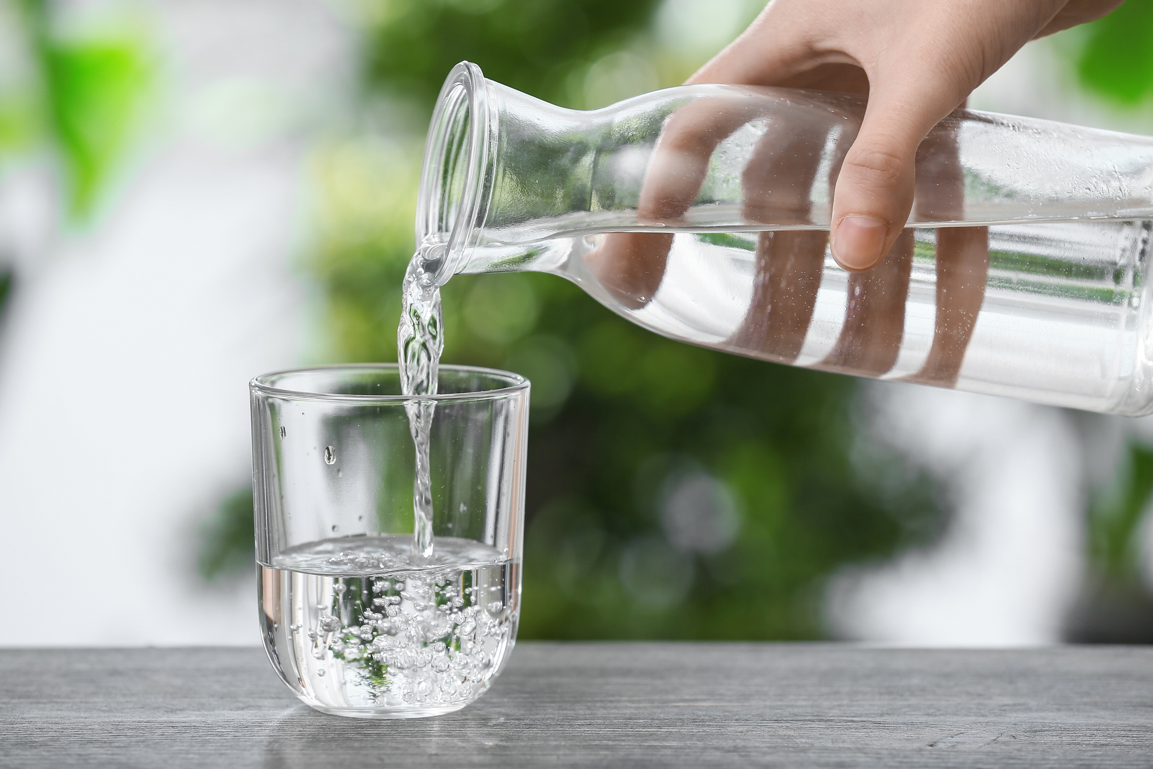 Jak usunąć mikroplastik z wody? Jest na to prosty sposób, który nie wymaga specjalnych urządzeń