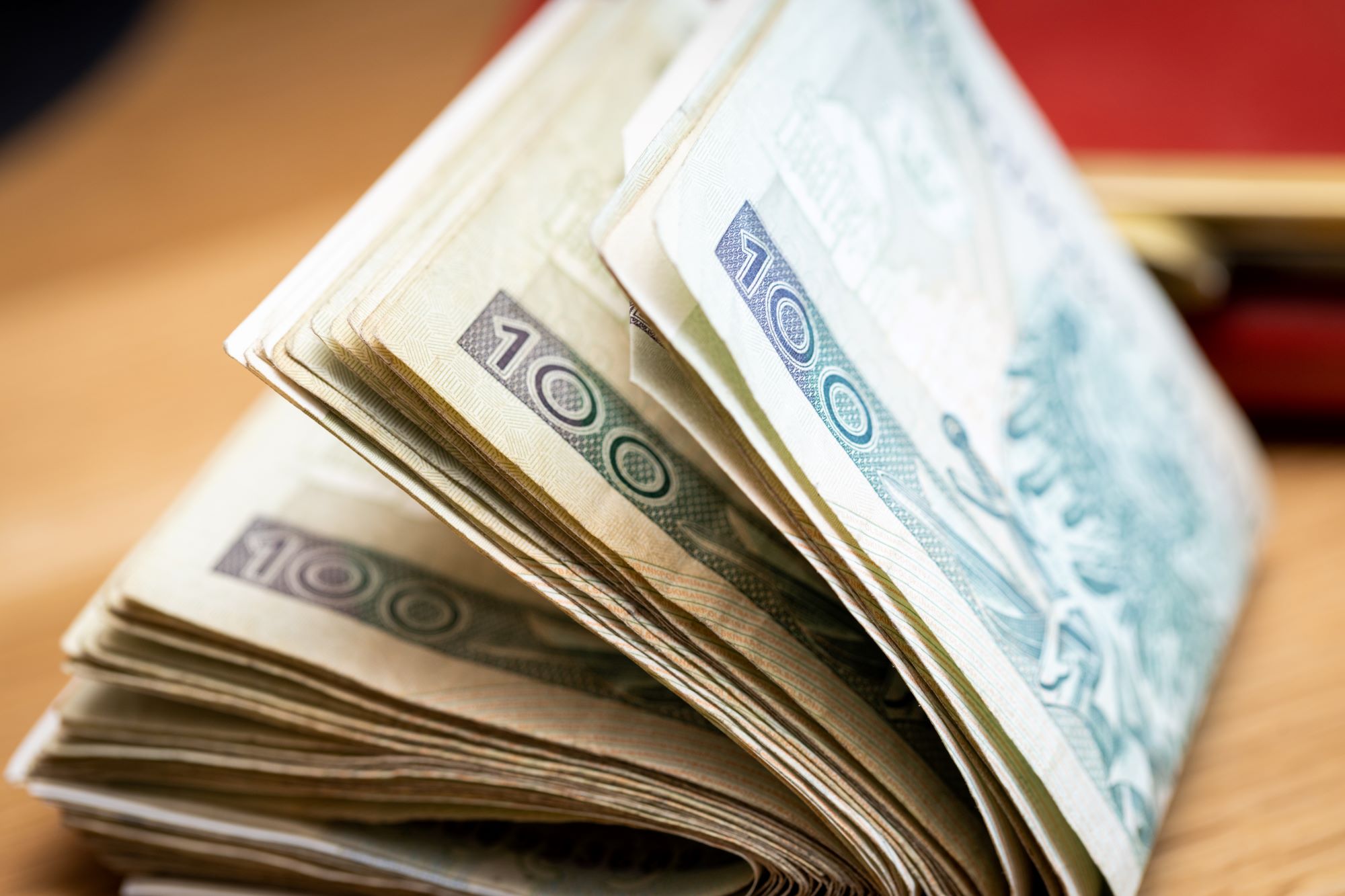 ZUS: Miała dług wobec ZUS ponad 300 000 zł. Opłaty dla ZUS 151 959 zł. Dług dalej nie spadł poniżej 300 000 zł