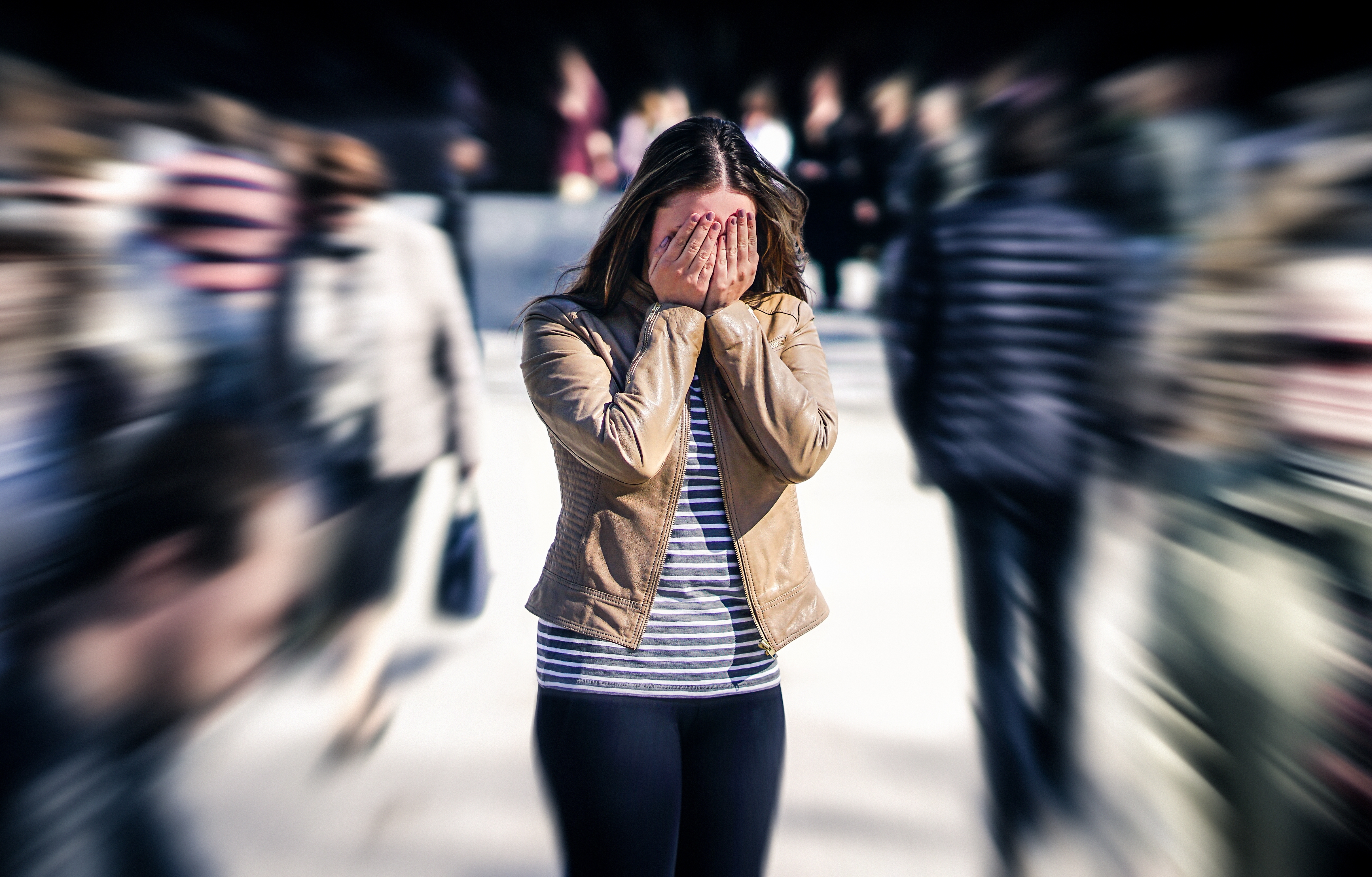 Coraz więcej osób targa się na życie. Lekarze: media społecznościowe potrafią zniszczyć psychikę