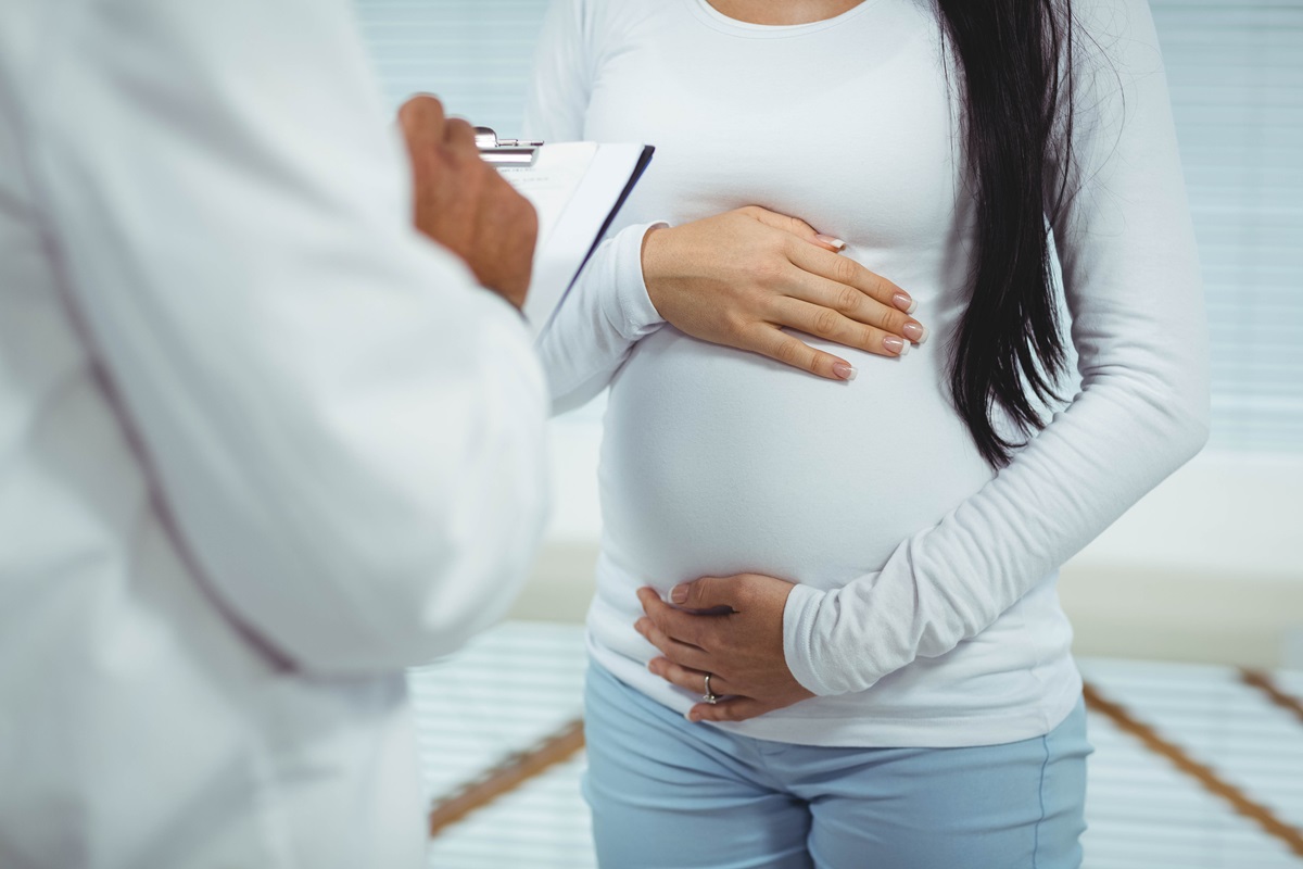 3 miesiąc ciąży a umowa o pracę. Co mówią przepisy?