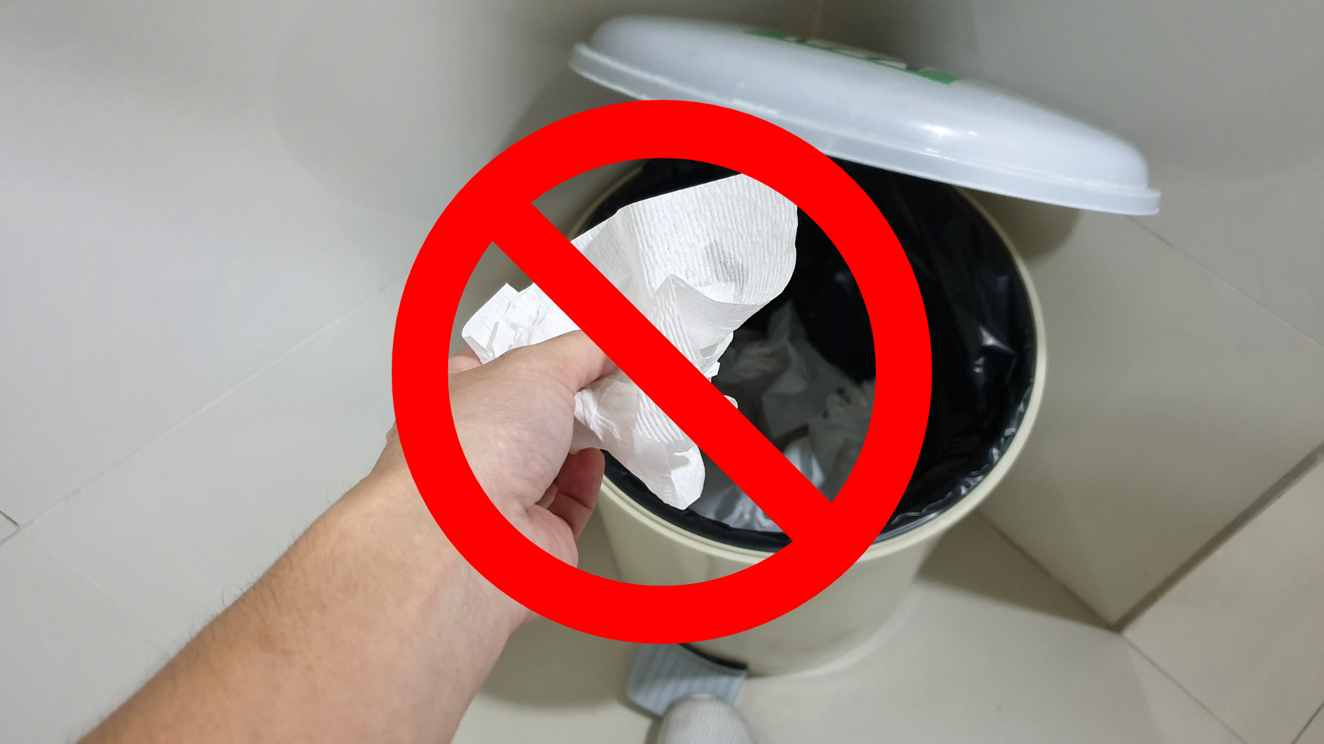 Zużyte chusteczki higieniczne i ręczniki papierowe nie trafią już do odpadów zmieszanych. Do 31 grudnia 2025 r. każdy właściciel nieruchomości musi, na własny koszt, wyposażyć się w nowy pojemnik na odpady, spełniający szczególne wymagania