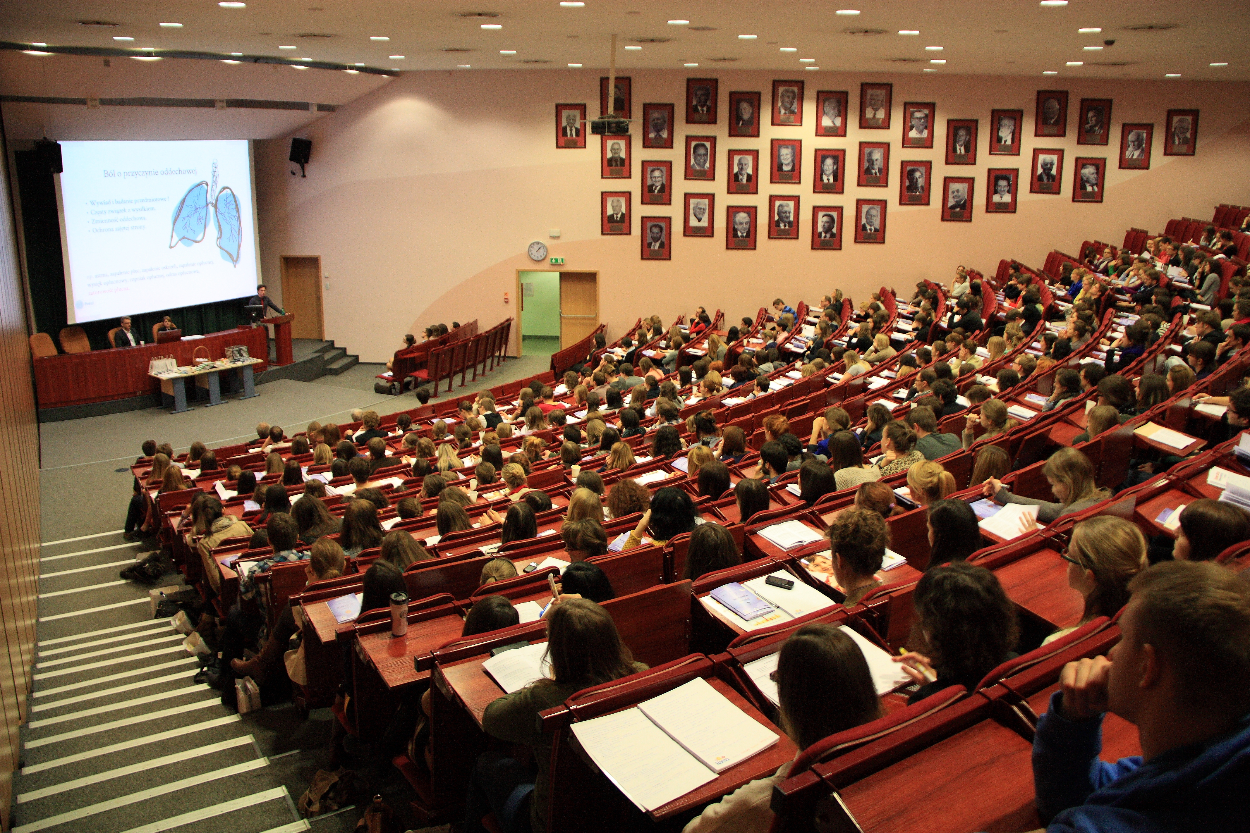 31 października – ważna data dla studentów z rentą rodzinną. ZUS: Z tym obowiązkiem nie można się spóźnić