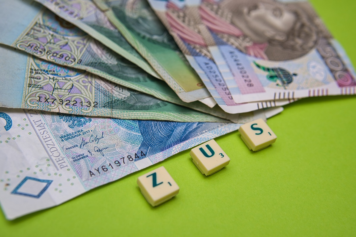 Emerycie, sprawdź swoje konto. ZUS zakończył wpłaty dla 6,5 mln osób