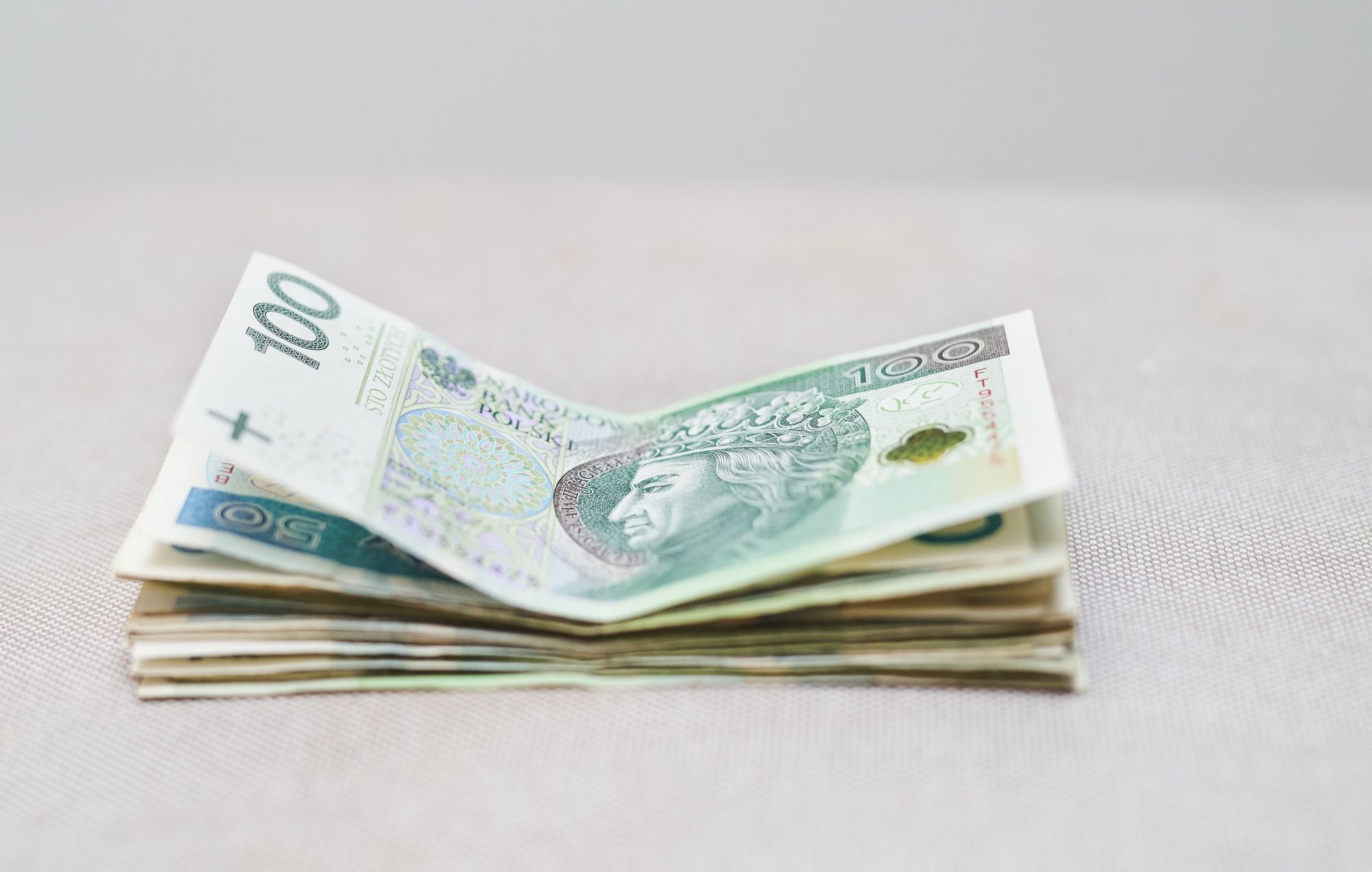 Bon ciepłowniczy 2025/2026: Komu przysługuje 3500 zł? Zobacz progi dochodowe i kwoty wsparcia. [Ostateczne zasady]