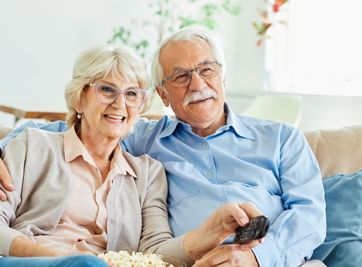 300 zł dla emerytów co miesiąc. Bez względu na dochody. Najbliżsi przejmą świadczenie po śmierci. Kiedy złożyć wniosek na 2026 rok?