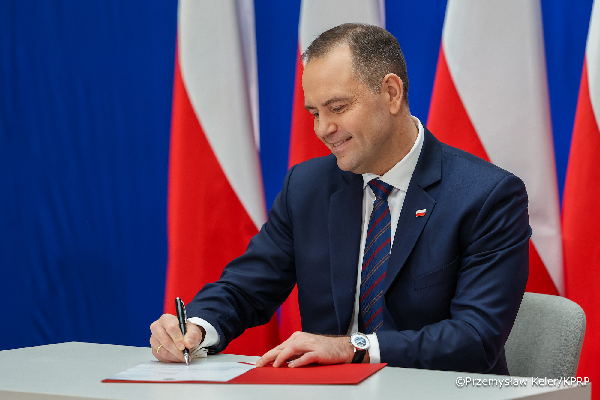 Jeden podpis zmienił losy całej branży. Tysiące Polaków czeka przymusowa zmiana