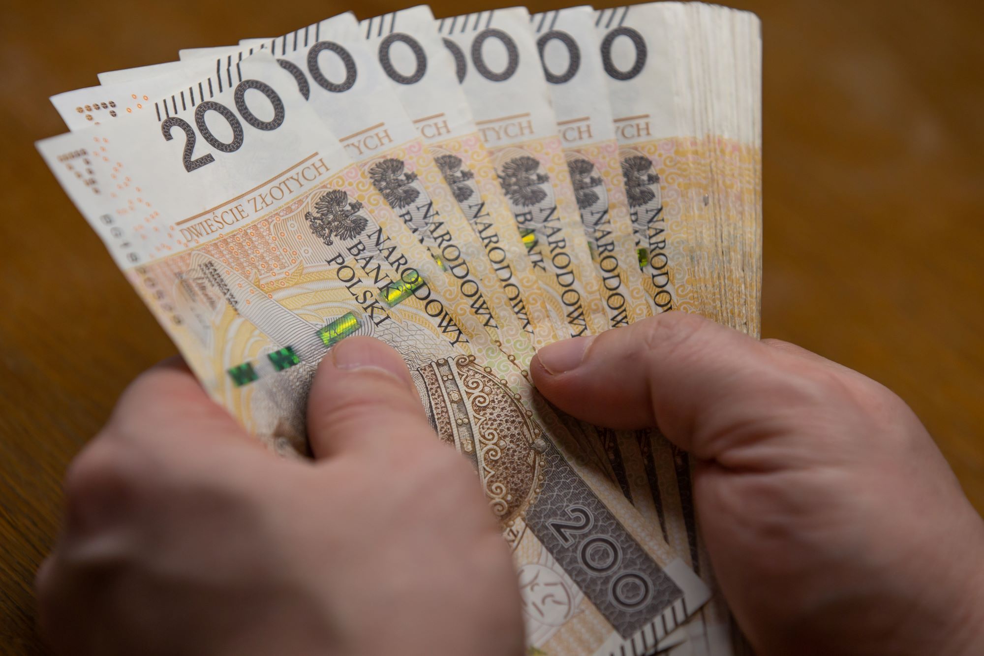 ZUS da 1500 zł! Wystarczy złożyć wniosek do 30 listopada 2025. Sprawdź, dla kogo te pieniądze