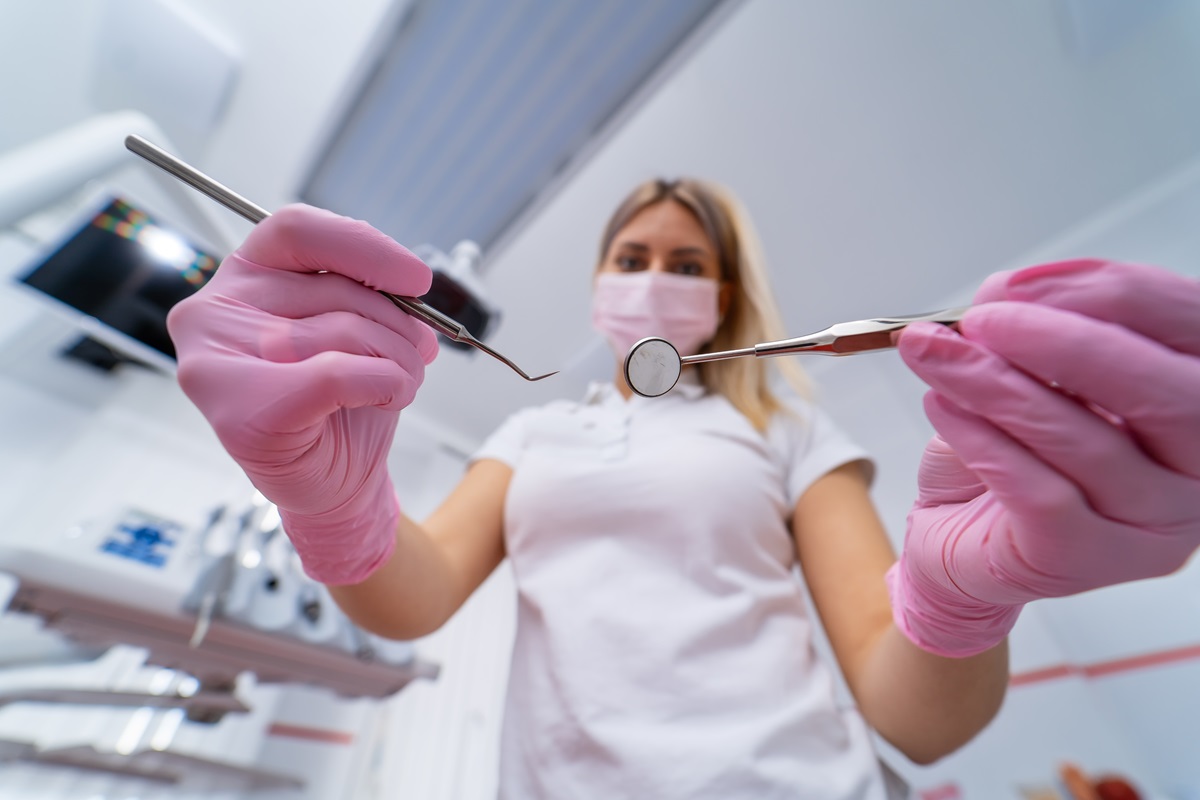 Od stycznia 2025 roku już 600 plus na dentystę. dla wszystkich, kto opłaca składkę zdrowotną. Ale czy wiesz, jak skorzystać?