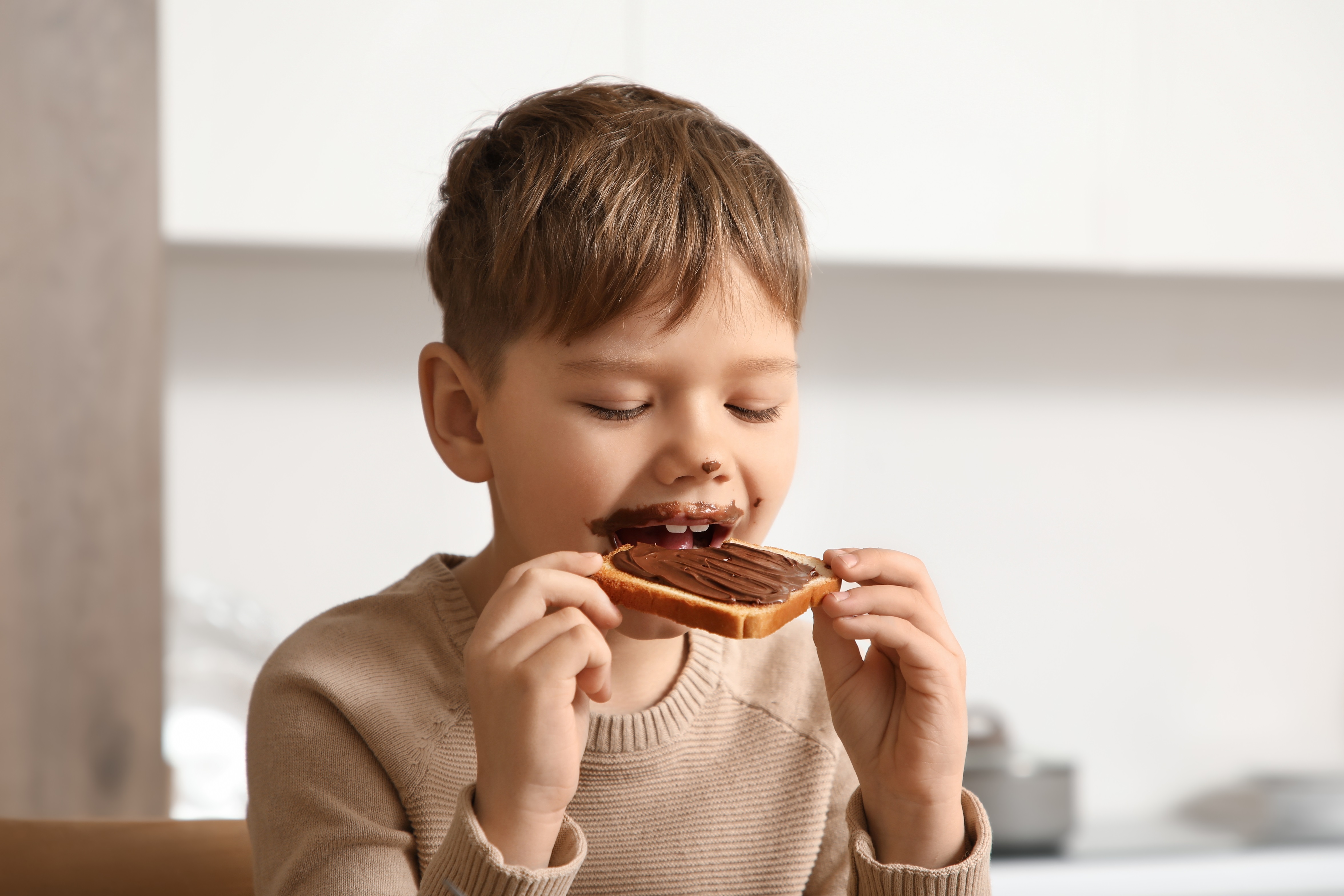Eksperci alarmują: polskie nastolatki jedzą za dużo. Przekarmiają ich… dziadkowie