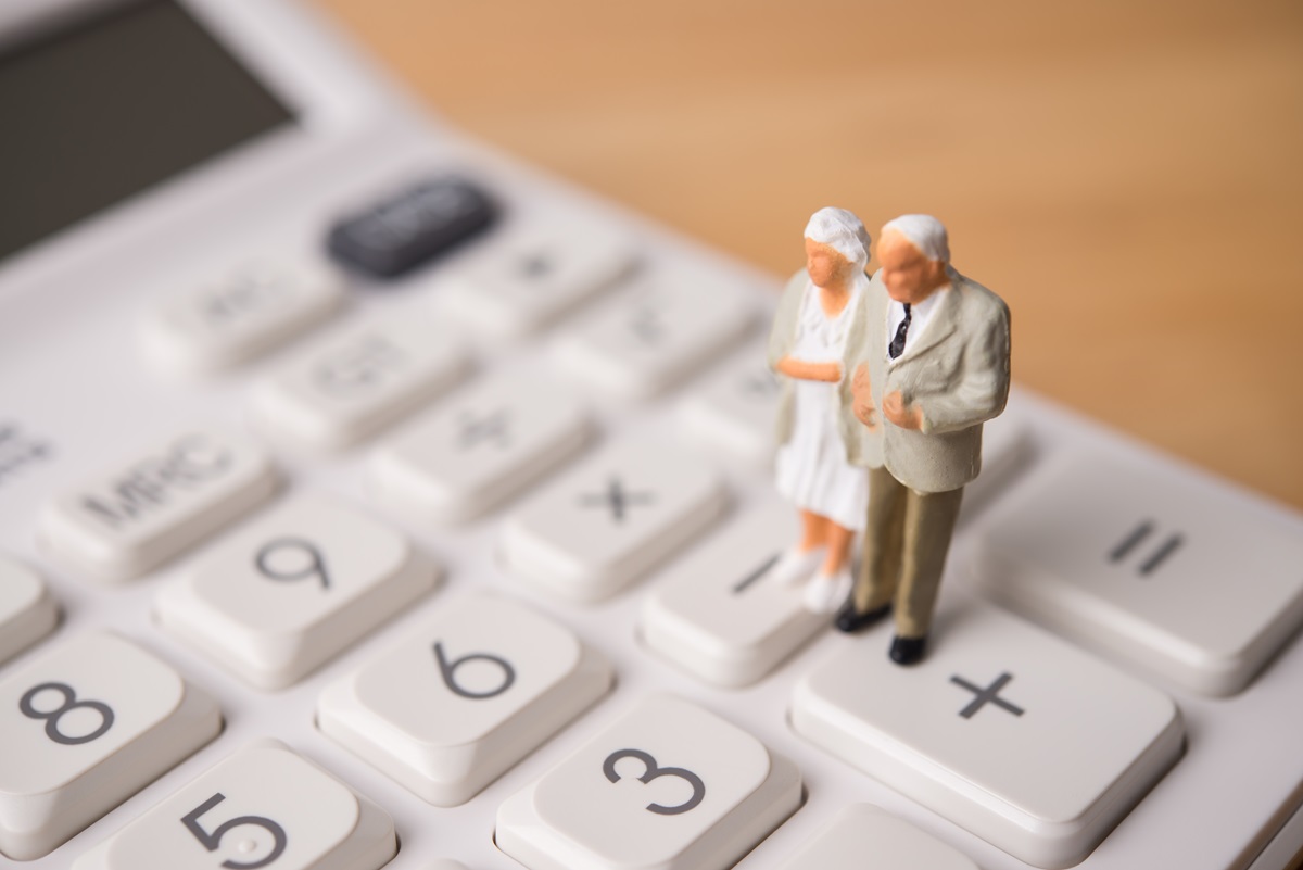 Wniosek do 30 czerwca 2026 r. o przywrócenie uprawnień emerytalnych funkcjonariuszom przeniesionym do organów skarbowych. Sejm uchwalił ustawę