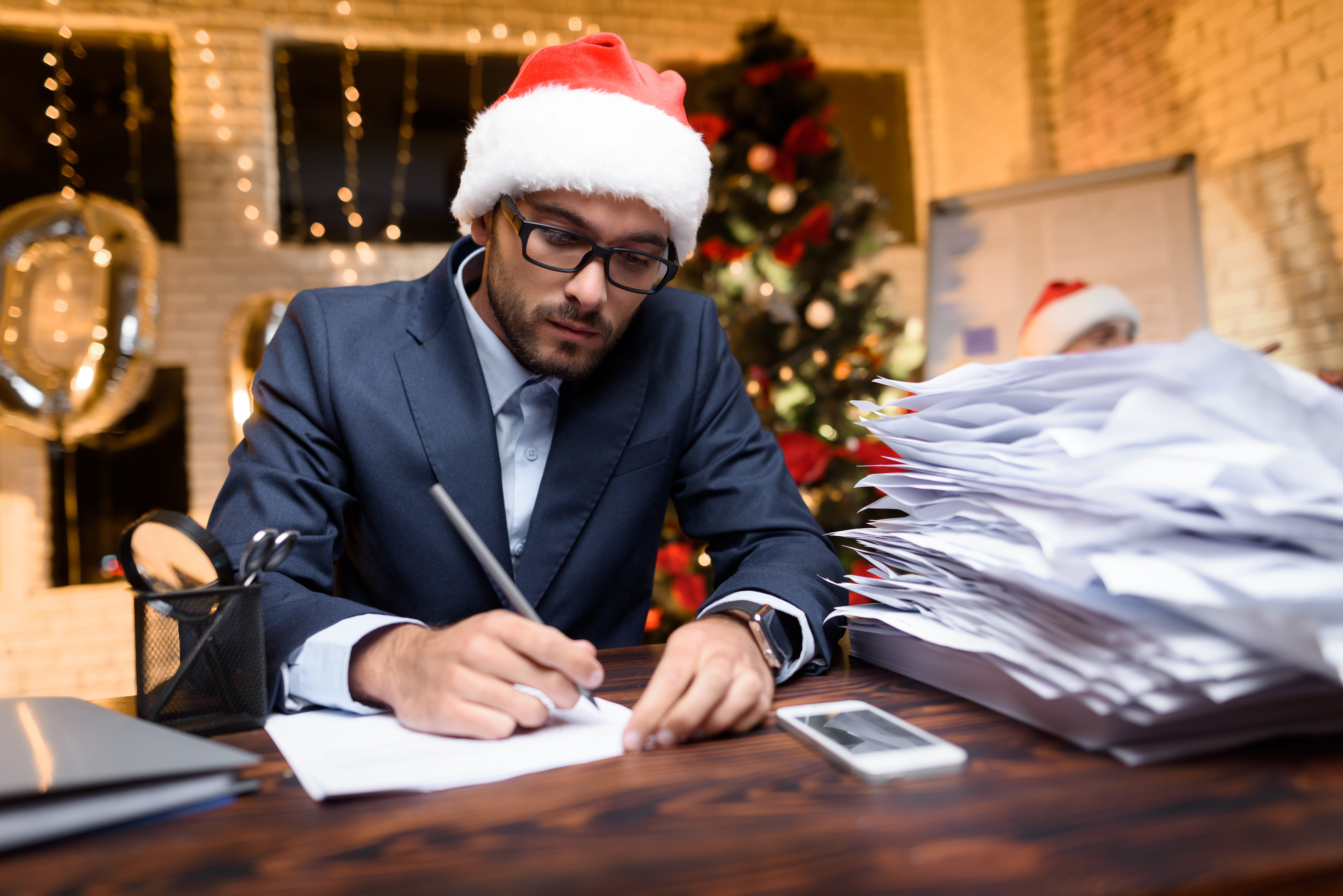 Rewolucja w kalendarzu! Wigilia 2025 dniem wolnym od pracy, ale nie dla wszystkich. Kto musi pracować? Te osoby nie będą zadowolone...