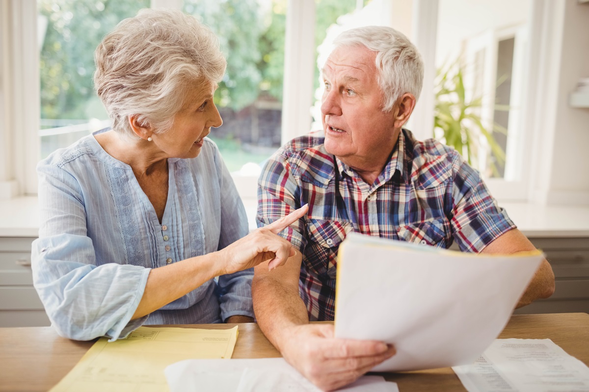 Czy każdy emeryt dostanie od byłego pracodawcy bon świąteczny? Przepisy wskazują jasno, kto może się o niego ubiegać