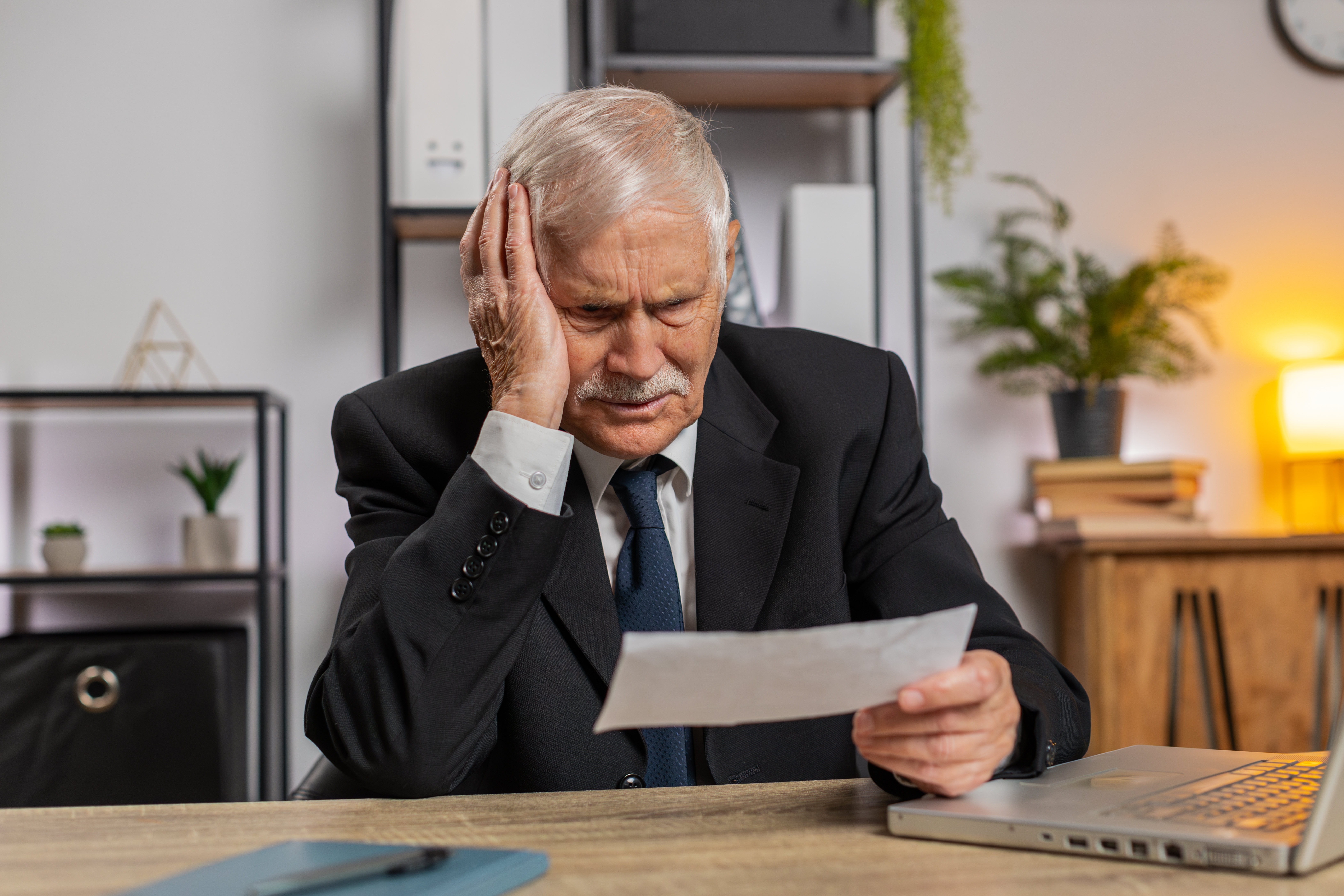 Oszustwa wciąż skuteczne? Co drugi senior ma z nimi do czynienia, mimo rosnącej wiedzy