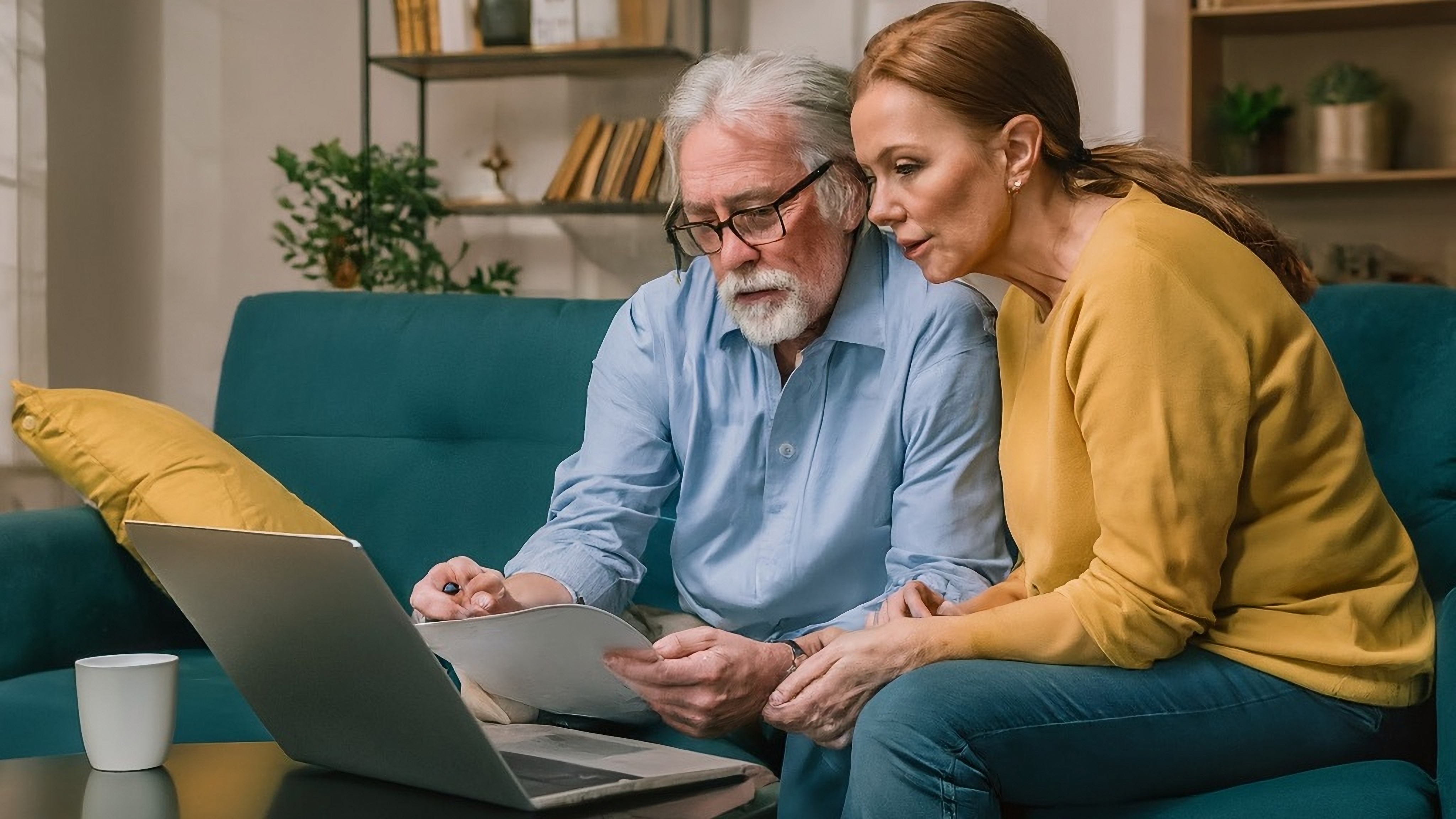 Senior może odzyskać pieniądze, które pracodawca odprowadził do urzędu skarbowego. Musi w tym celu podjąć konkretne działania