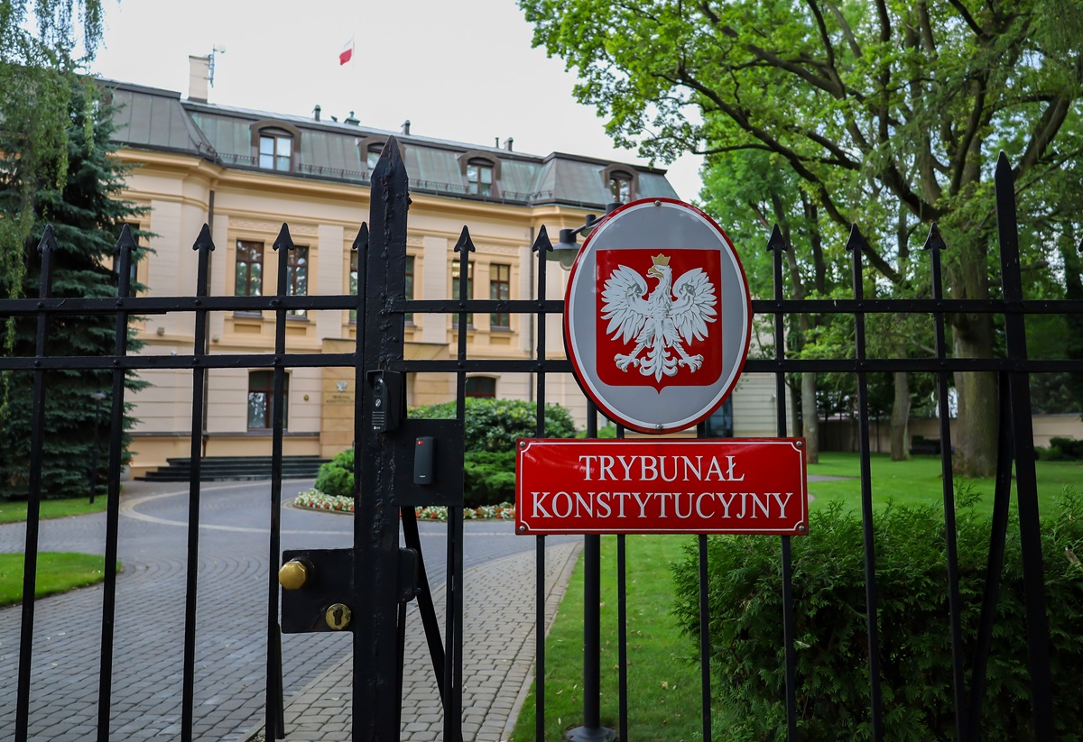 Wyższe o 1200 zł emerytury i wyrównanie w kwocie 64 tys. zł. Korzystny wyrok TK z 4 czerwca 2025 r. w sprawie wcześniejszych emerytów przez cały czas nie został opublikowany w Dzienniku Ustaw [Aktualne informacje]