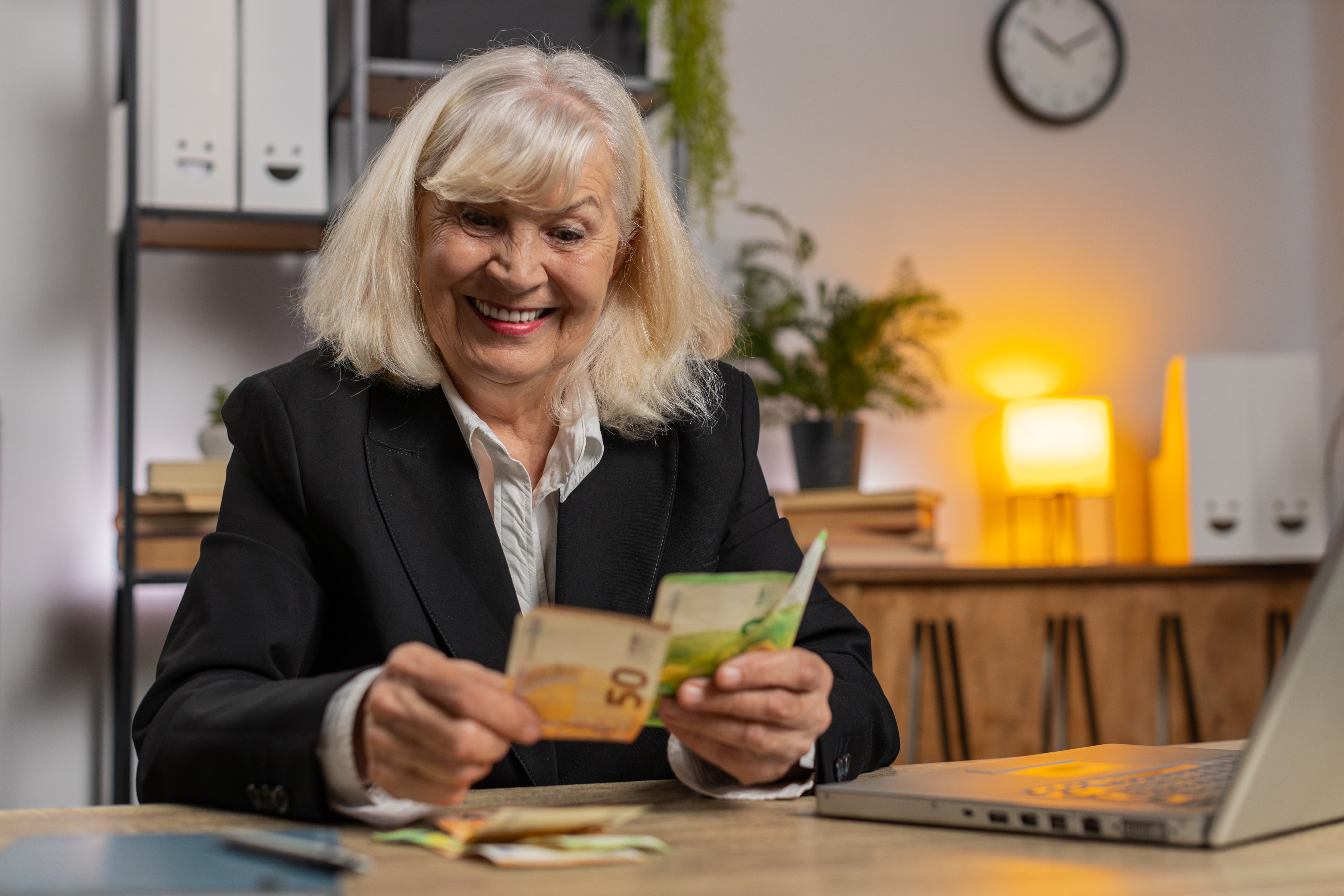 Koniec 800 plus i innych zasiłków? Nowe świadczenie 1700 zł – zasady