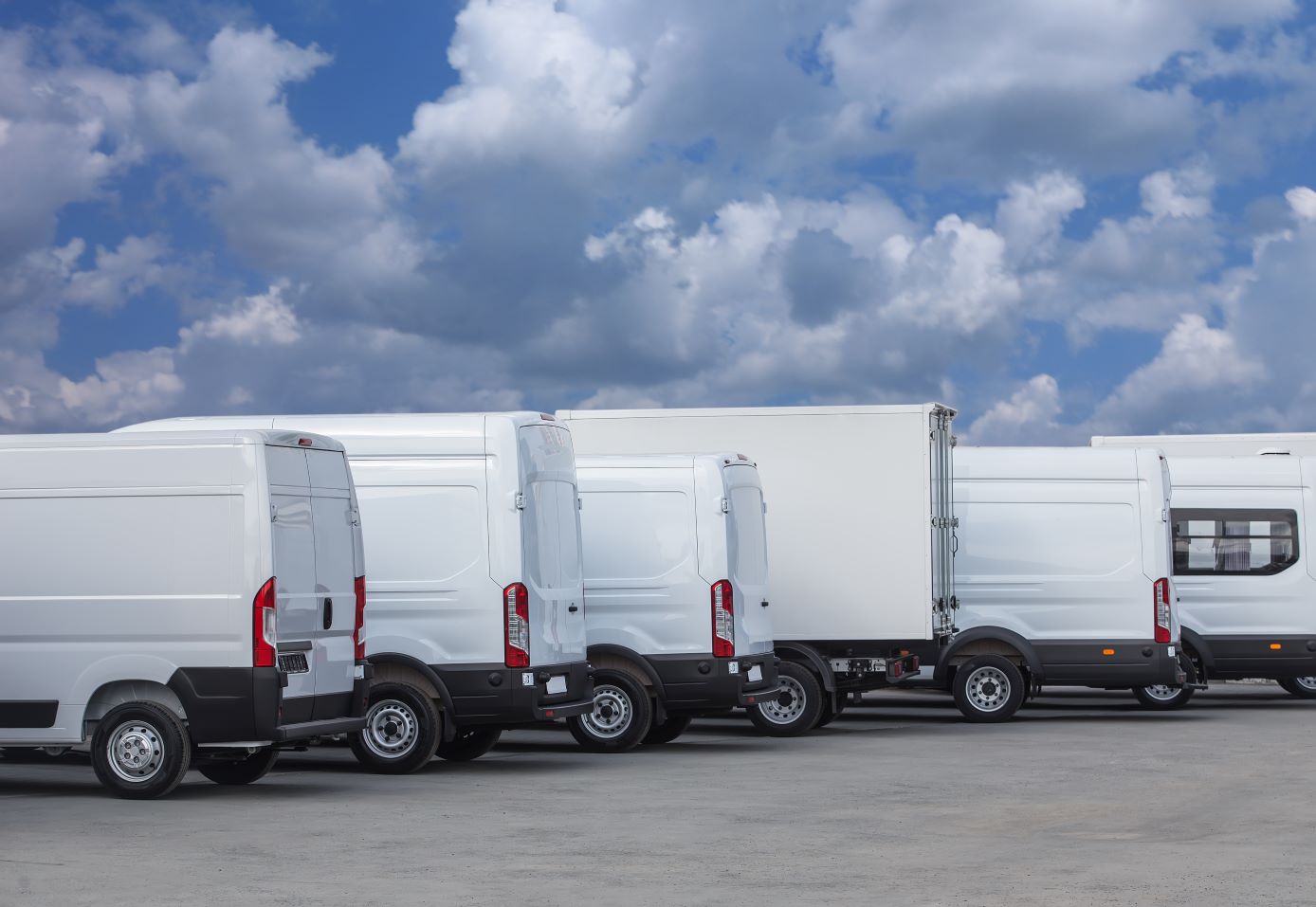 Tachografy w busach (DMC 2,5-3,5 tony) obowiązkowe od lipca 2026 r. Jest kilka wyjątków. Kara 12 tys. zł za brak nowoczesnego urządzenia G2V2