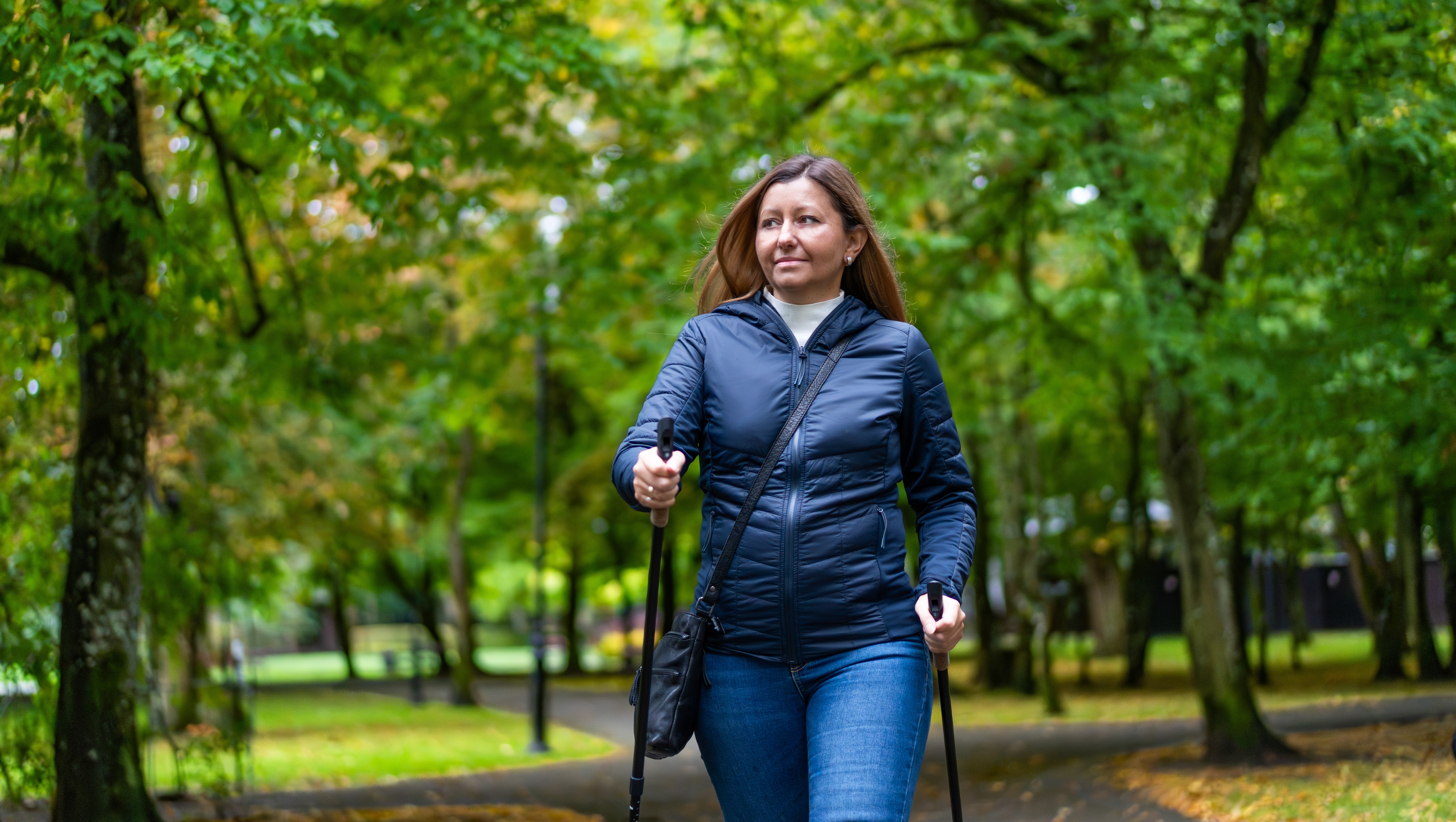 Codzienne spacery pomagają pozbyć się opornego tłuszczu z brzucha