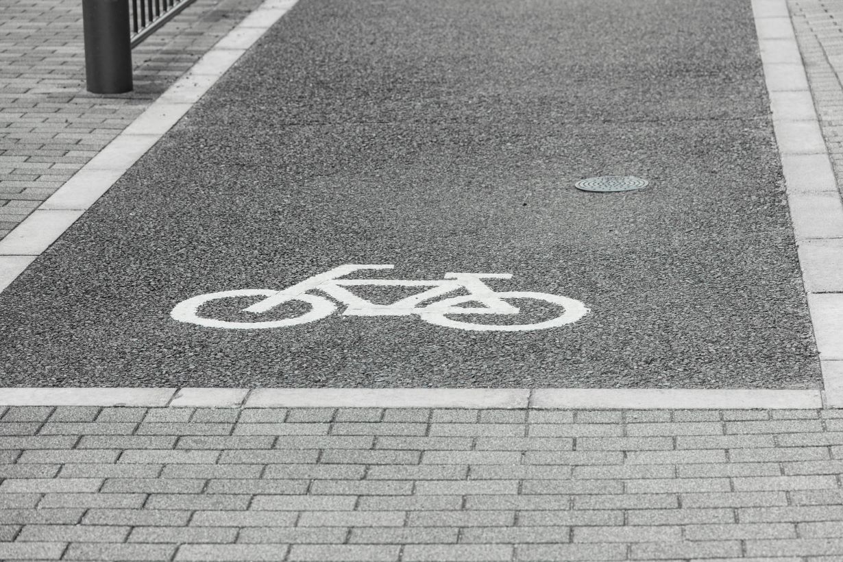 Urzędnicy odmówili córce świadczenia pielęgnacyjnego przez .... dojazd rowerem 11 km do niepełnosprawnego ojca