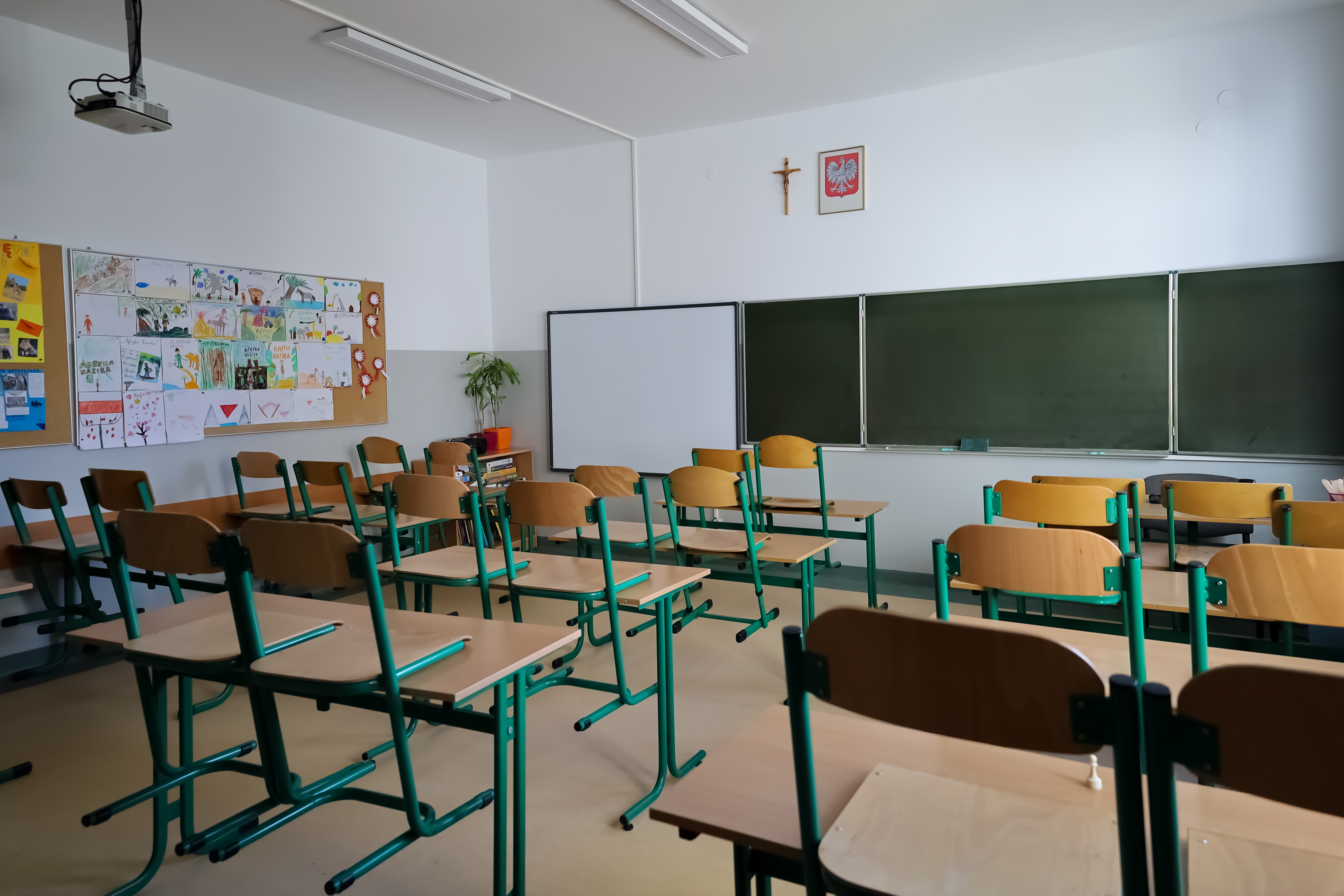 Szkoły zawieszają zajęcia. Część dzieci nie wróci do szkoły w styczniu 2026 r. i przechodzi na naukę zdalną. „Chcemy w ten sposób zadbać o bezpieczeństwo uczniów”