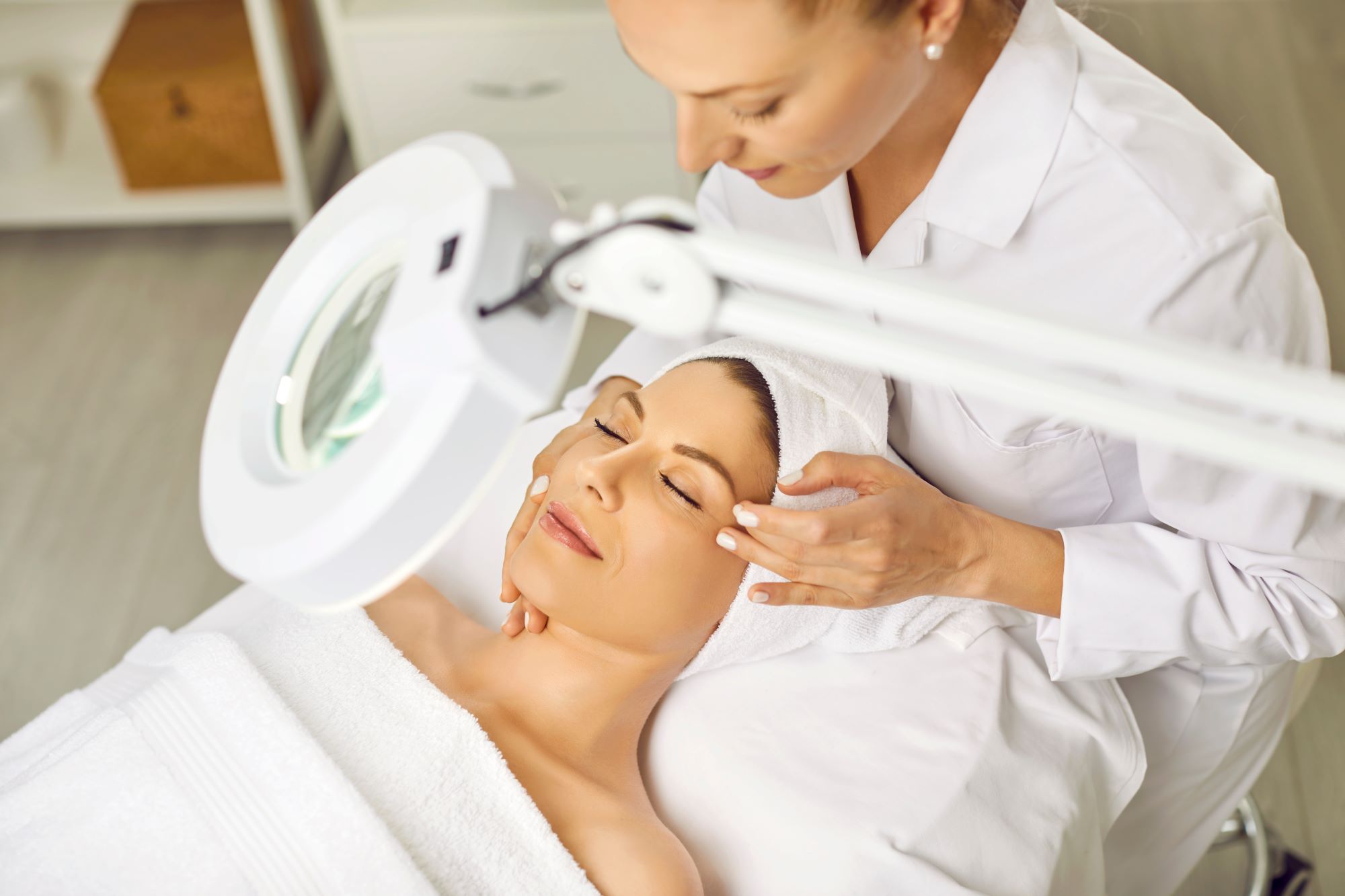 Zabiegi laserowe - dlaczego najlepiej robić je zimą?