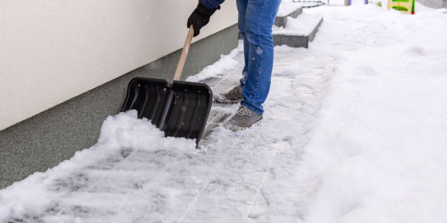 Wyrok TK: Jest zgodna z Konstytucją RP darmowa praca przy odśnieżaniu. Bo to tradycja