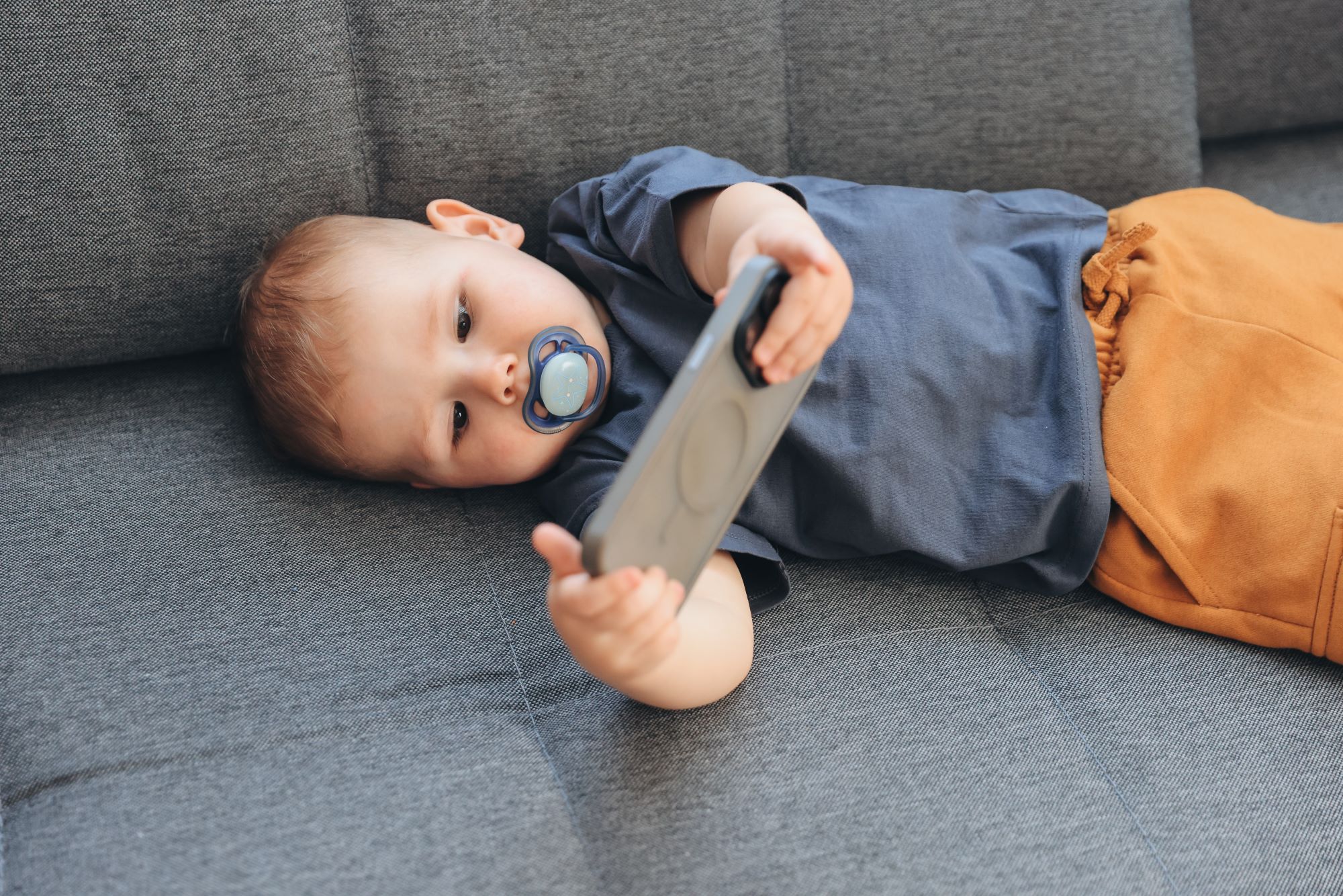 Tak ekrany wpływają na mózgi najmłodszych dzieci. Największe zagrożenie dla dzieci do 2. roku życia