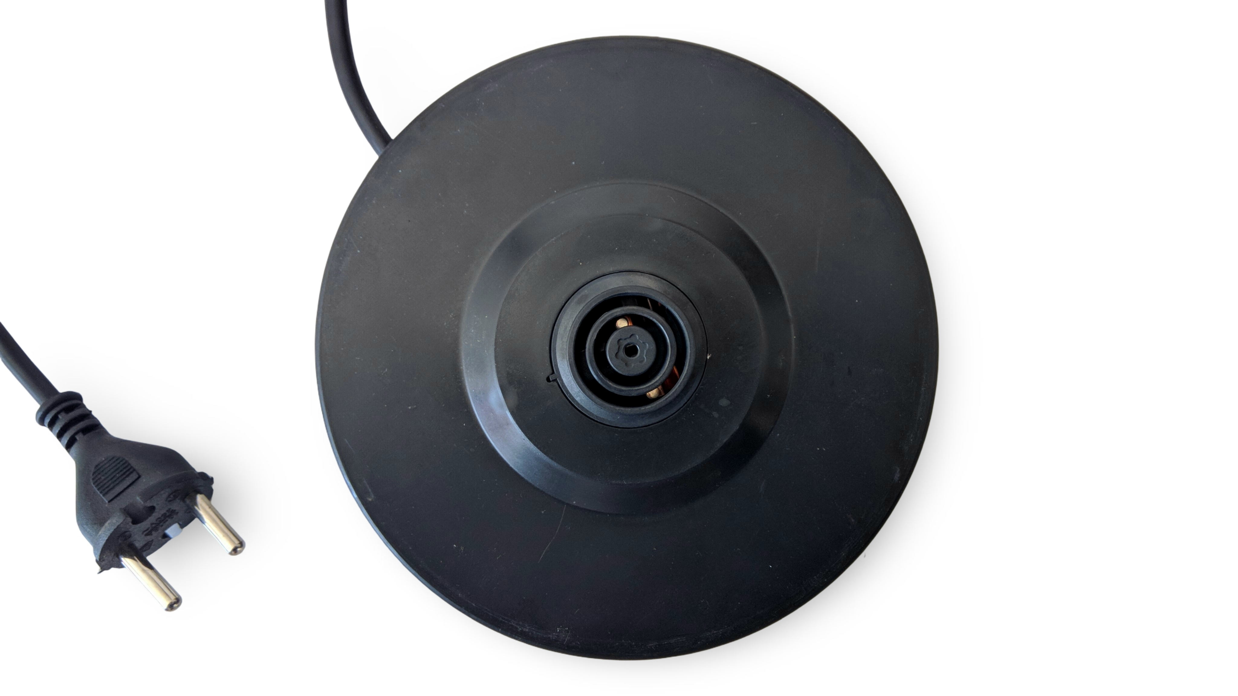 Czajniki elektryczne znowu powędrują do szafek? Trzeba będzie raportować zużycie energii. Cel: spadek zużycia o 1,9 proc.