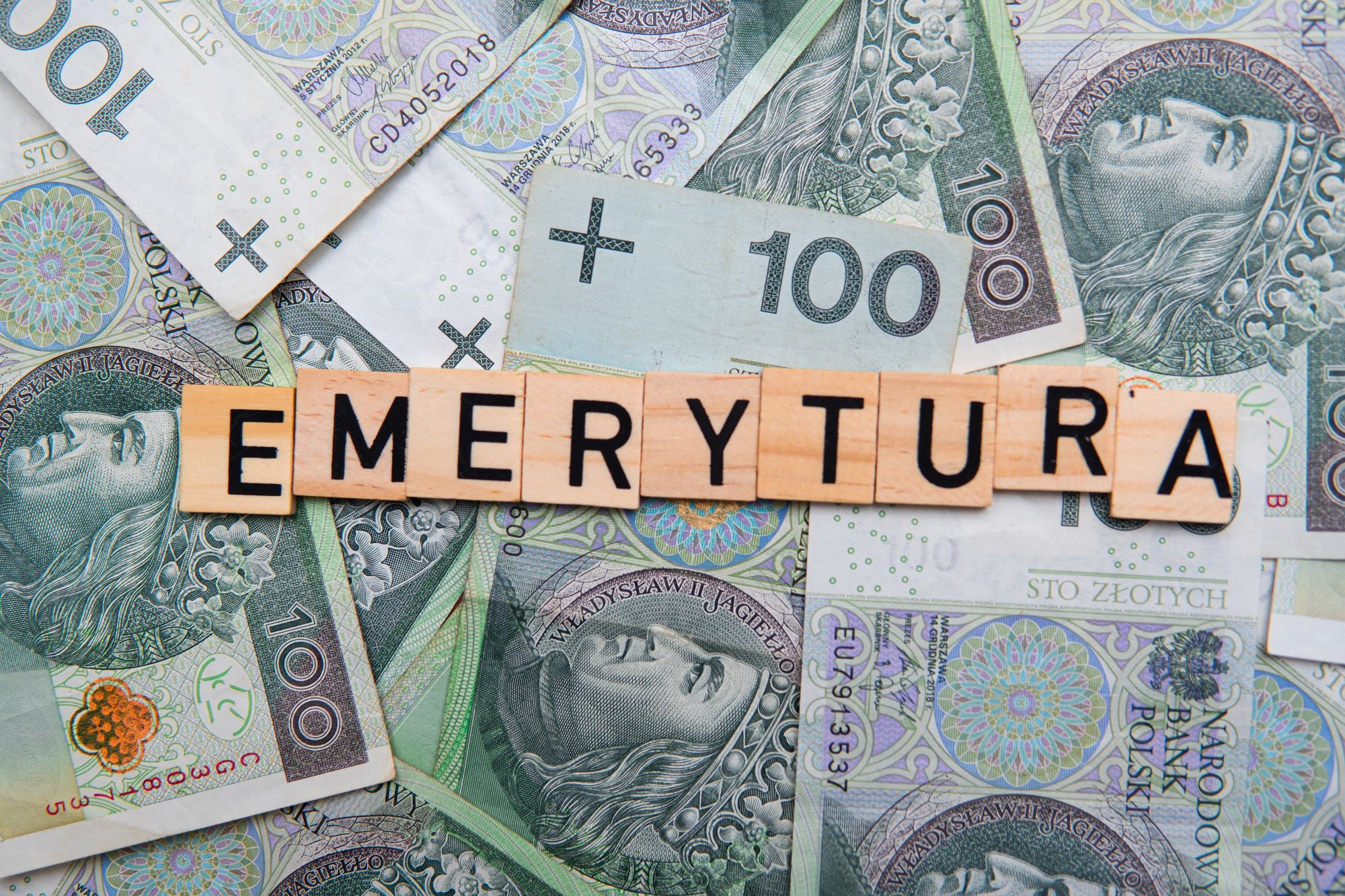 ZUS wypłaci emerytury wcześniej. Seniorzy dostaną pieniądze jeszcze w lipcu