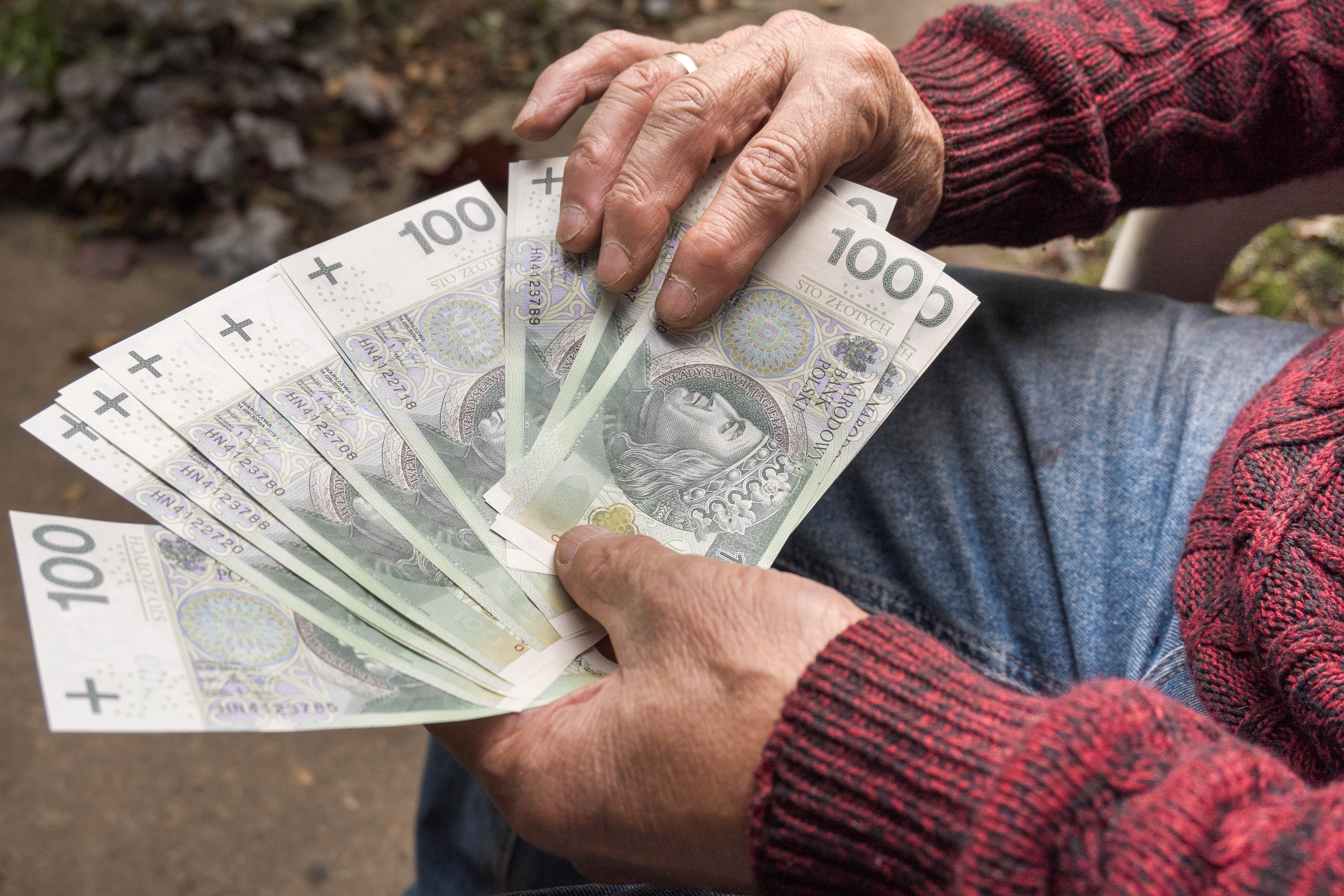 ZUS: Sierpniowe emerytury i renty w 2026 r. będą wypłacone wcześniej niż zwykle