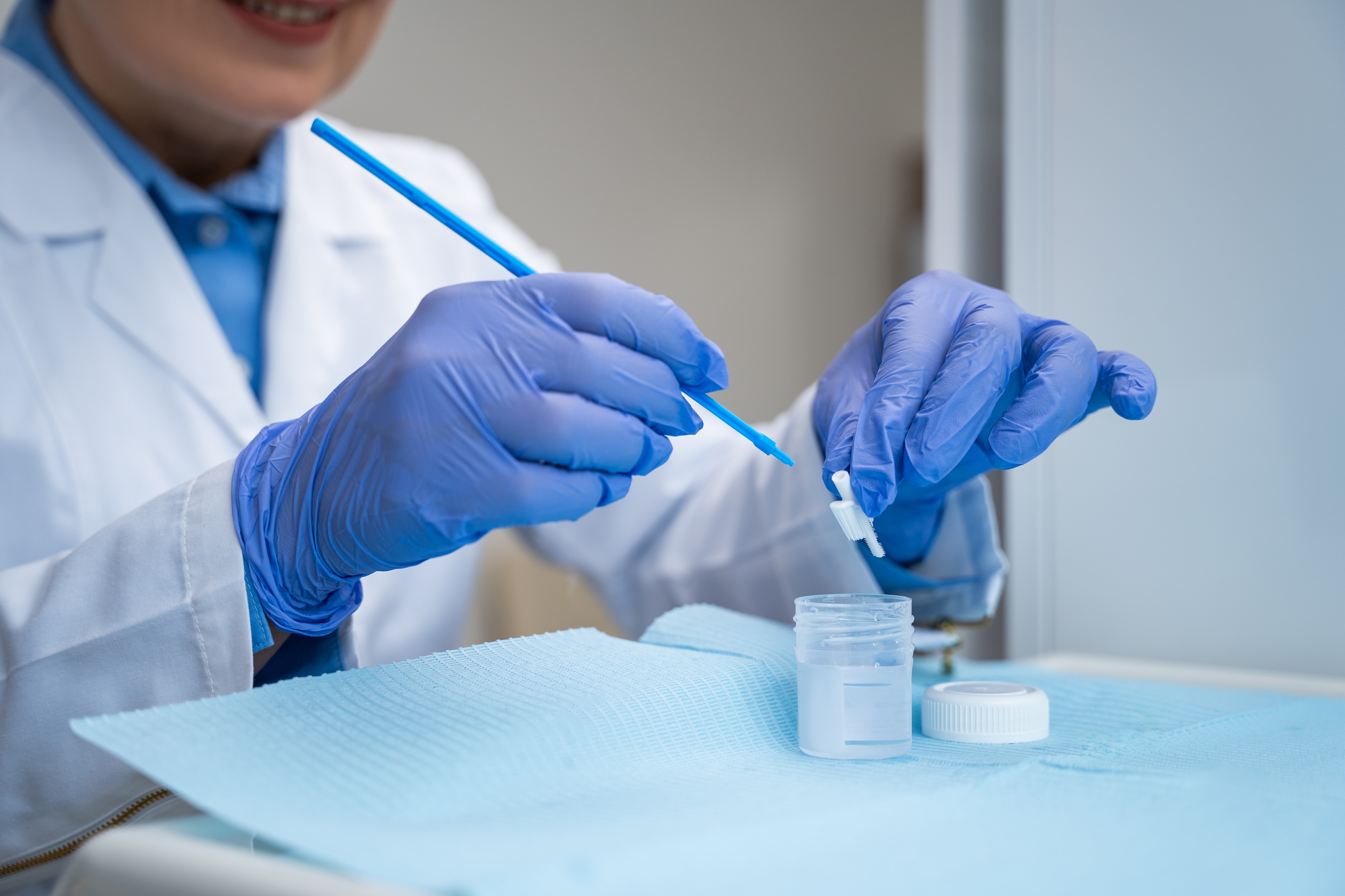A,Medical,Professional,Prepares,To,Conduct,An,Hpv,Test,,Handling