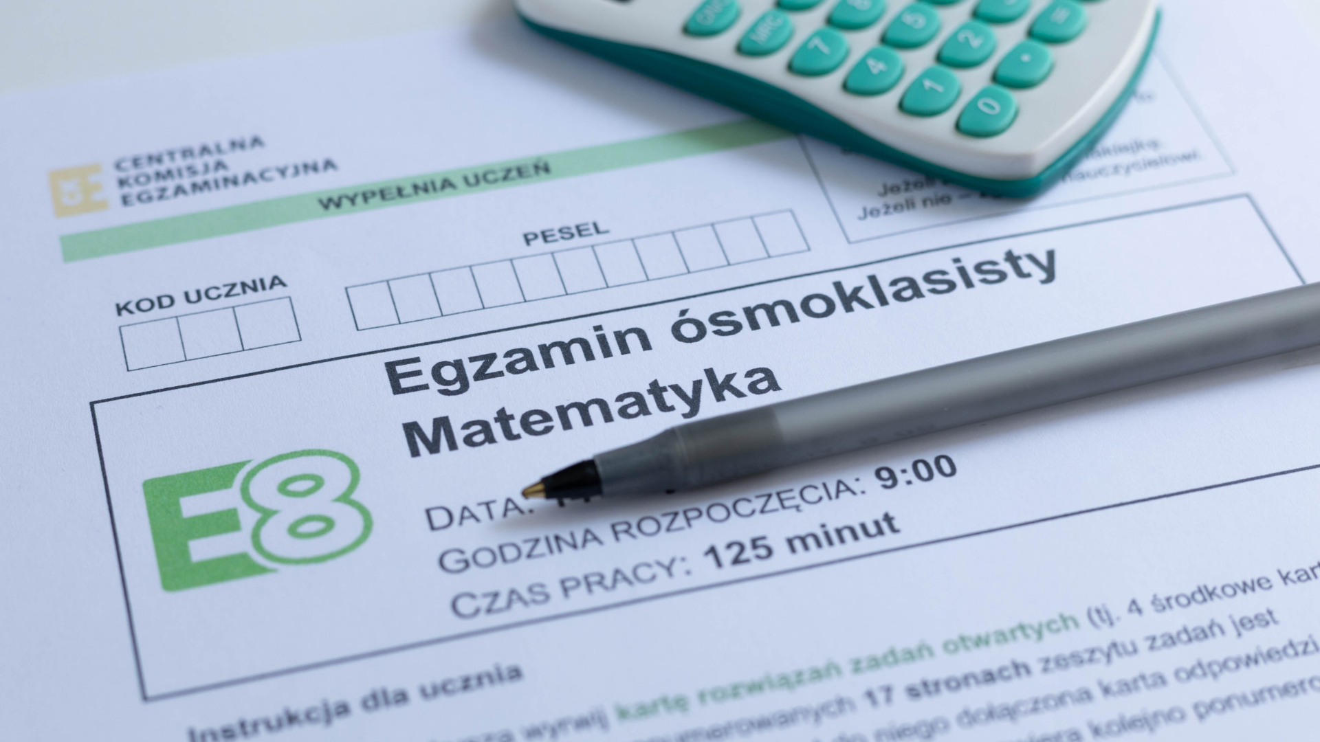 Likwidacja egzaminu ósmoklasisty z matematyki – bo „przyczynia się do tworzenia rankingów i etykietowania szkół”? [sondaż; egzamin ósmoklasisty 2026]