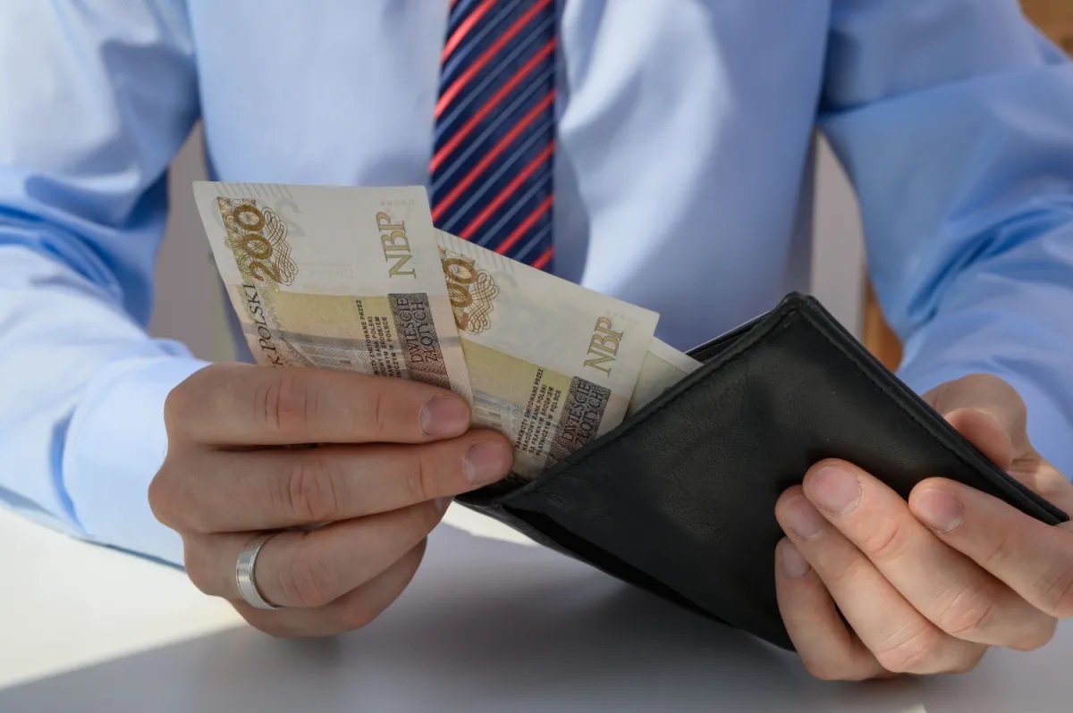 Tyle zarabiają Polacy. GUS podał dane o medianie wynagrodzeń