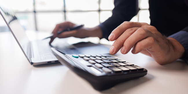 Obowiązki księgowego na podstawie umowy zlecenia - czy możliwe? [Przykład]