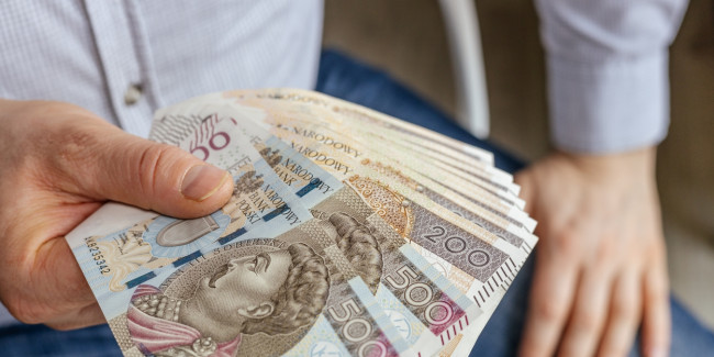 Podwyżki dla budżetówki w 2027 r. Tyle proponuje rząd i tyle pewnie będzie. Ale przeciętne wynagrodzenie wzrosnąć ma jeszcze więcej