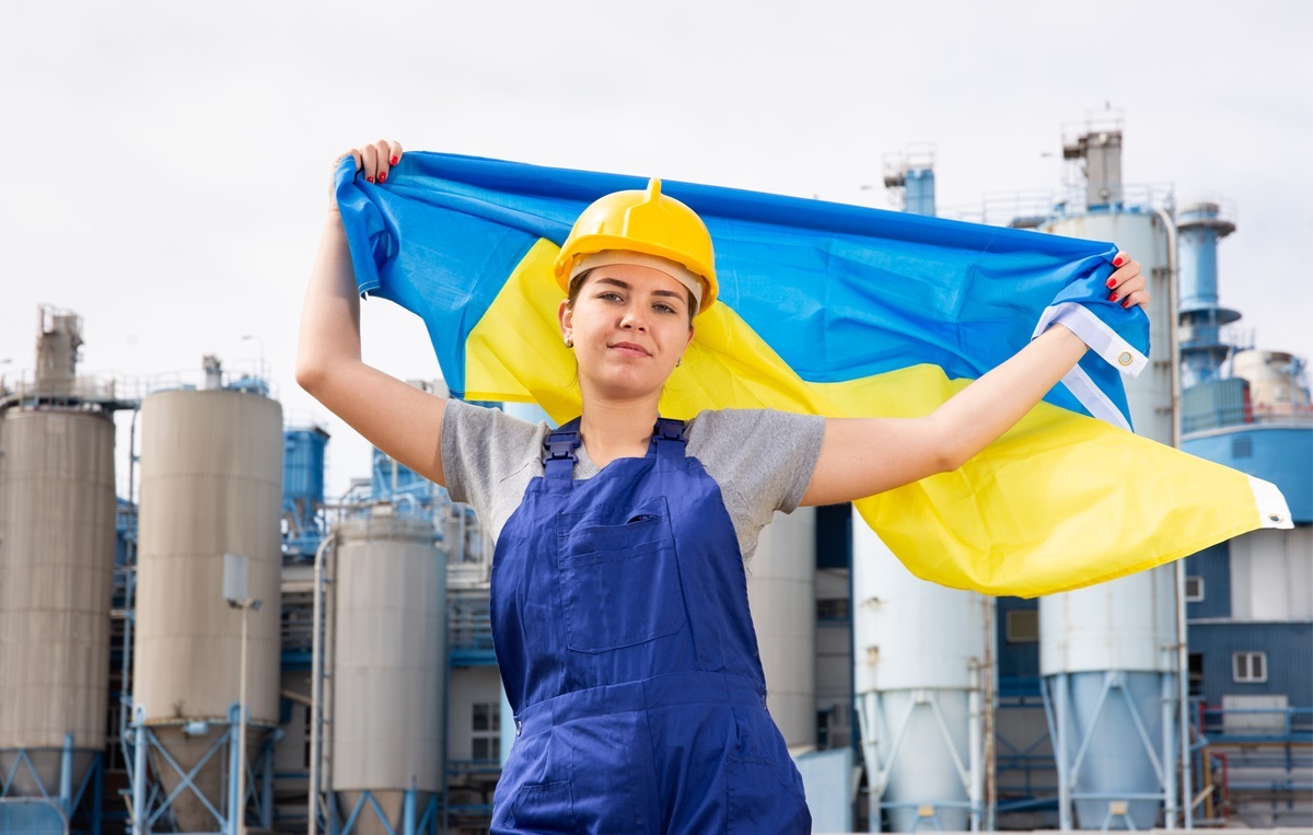 PESEL UKR: do kiedy legalny pobyt w Polsce? Legalizacja pobytu cudzoziemców - co warto wiedzieć? Uwaga na zakaz pracy, deportacje czy utratę ubezpieczenia medycznego