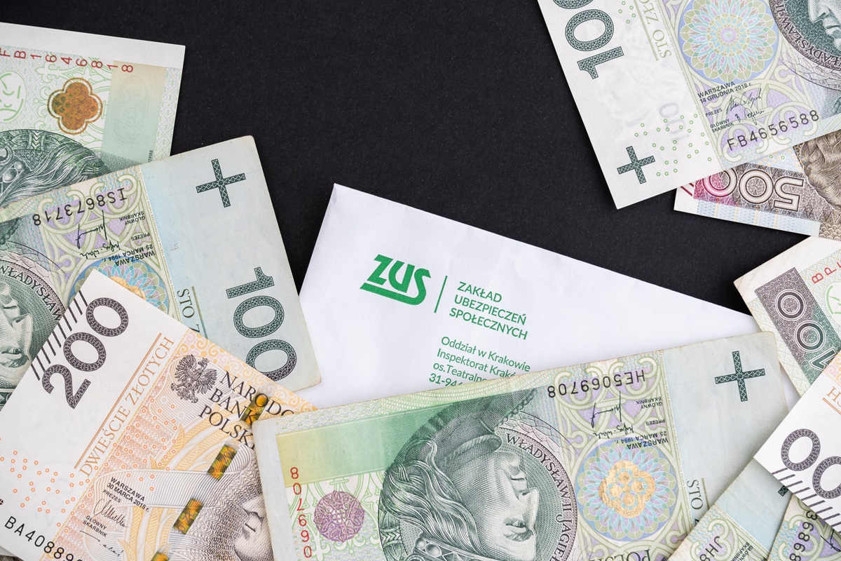 Zasiłek chorobowy od pierwszego dnia zwolnienia lekarskiego. Kiedy ZUS całkowicie przejmie wypłatę chorobowego od pracodawcy?