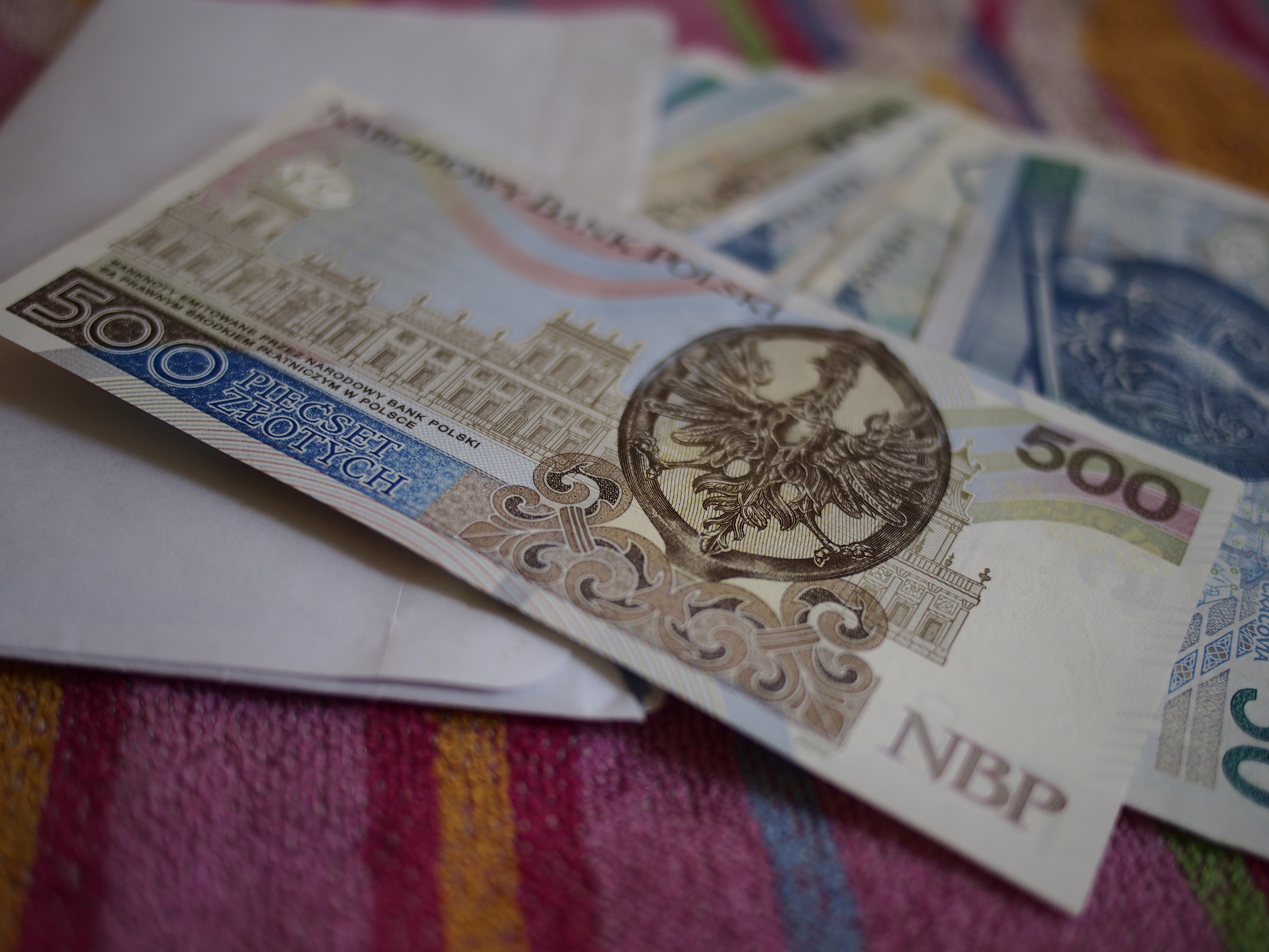 Scheda w spadkobraniu a darowizna 400 000 zł przed śmiercią. Jak podzielono spadek 1 mln zł [Przykład]