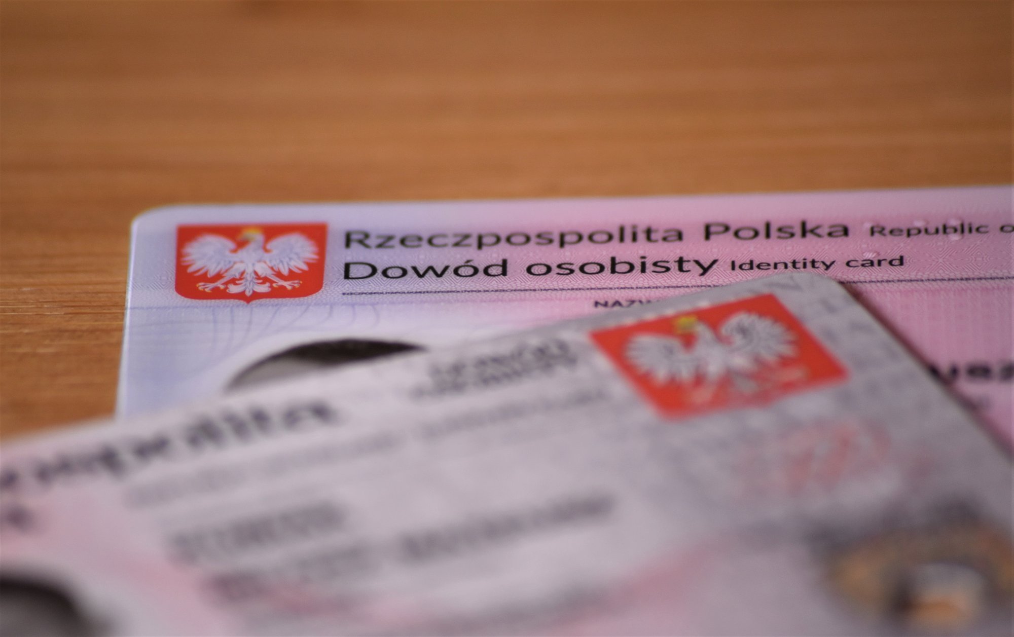 Wysyłanie skanu dowodu przez Internet pod lupą: klienci narażeni na kradzież danych