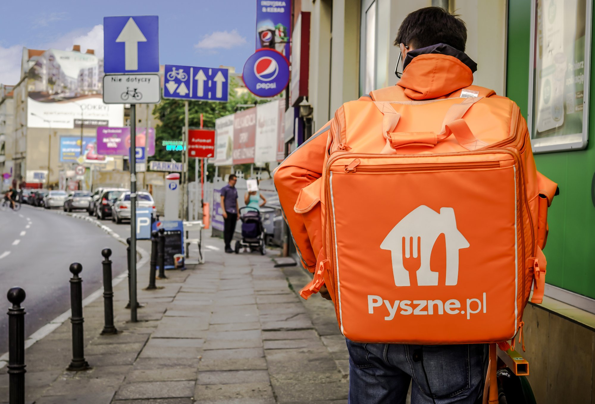 Zmiany w prawie wymusiły zmianę modelu logistycznego? Pyszne.pl komentuje