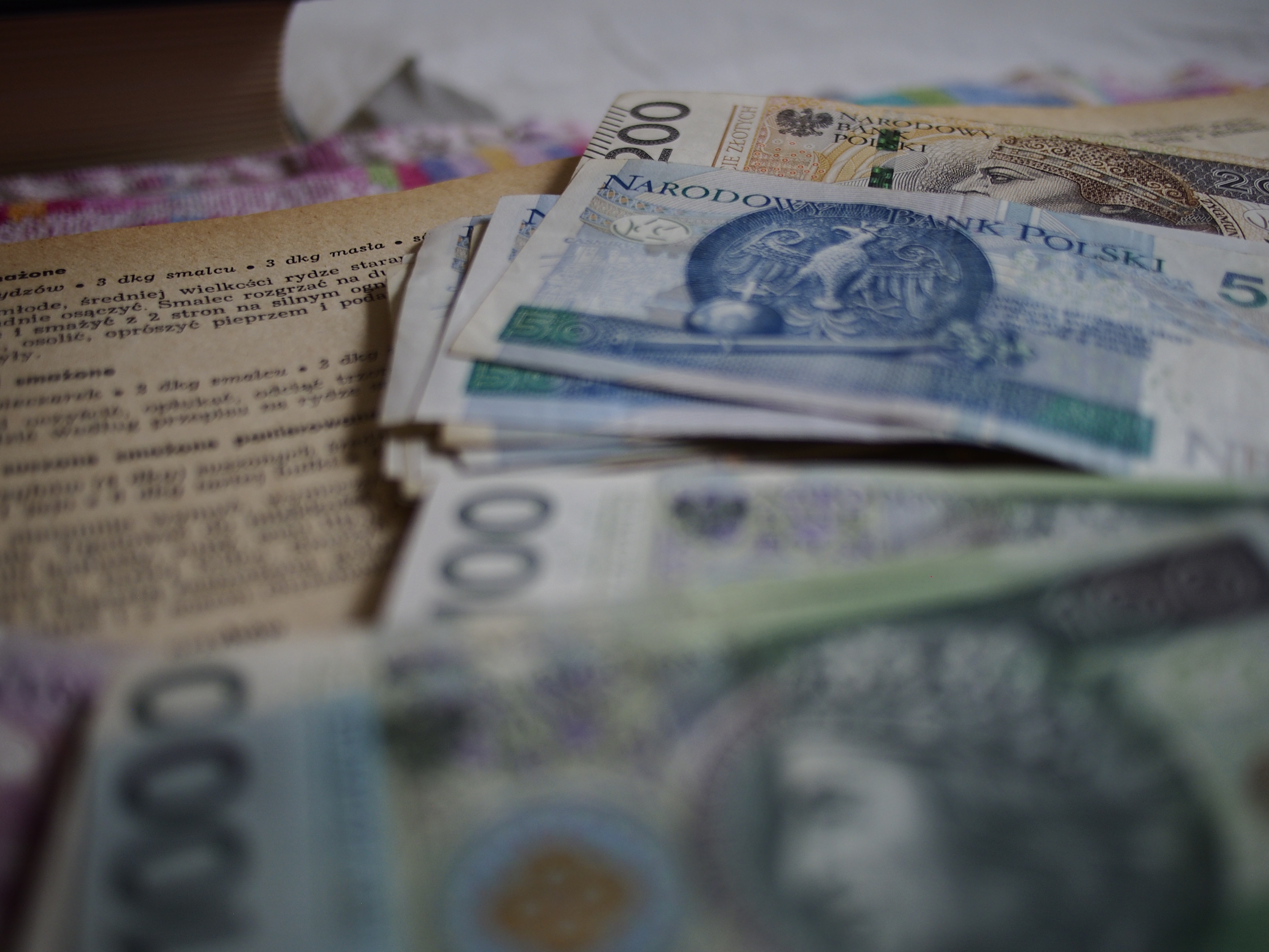 ZUS wstrzymuje świadczenia i żąda poświadczenia życia. Dla emerytur, rent, świadczeń kompensacyjnych, zasiłków oraz świadczeń przedemerytalnych, uzupełniających i rodzicielskich